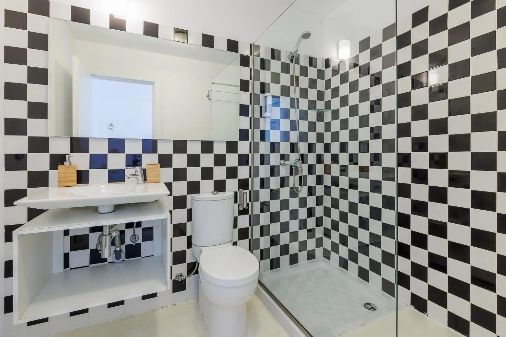 Bathroom in Fine Arts Studios by Olala Homes