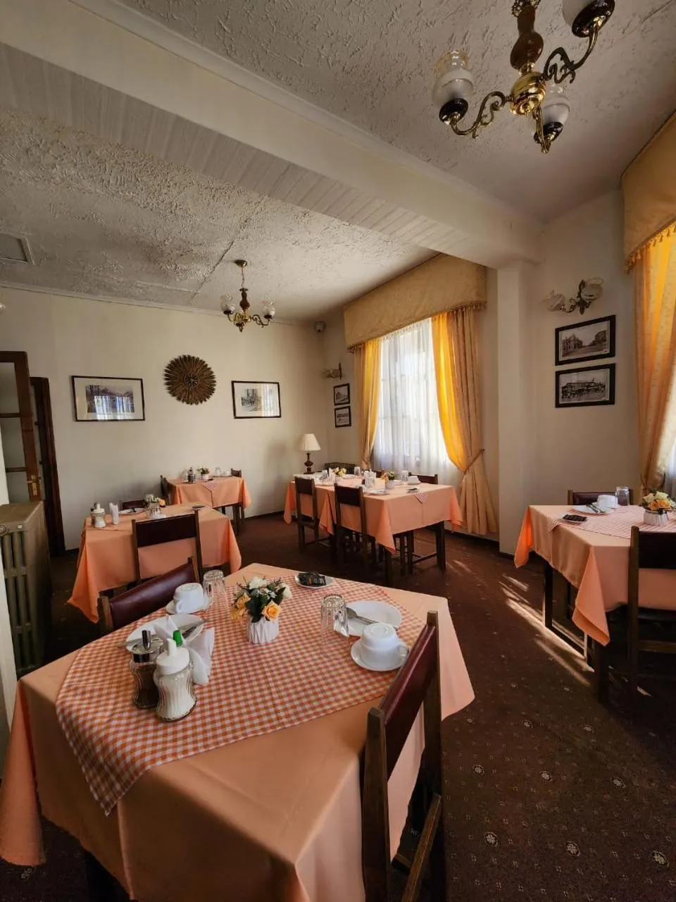 Dining area in Hotel Mercurio