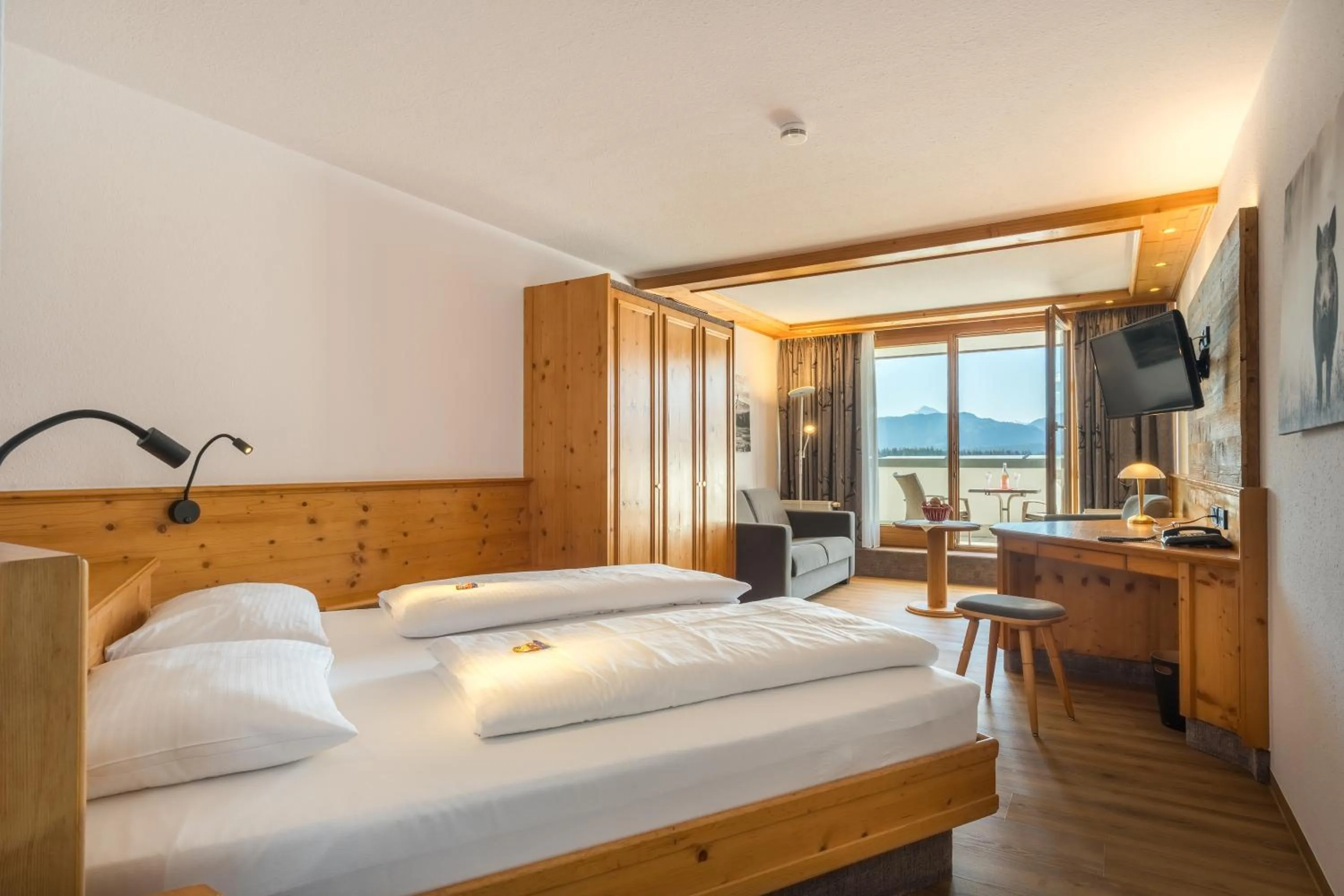 Living room, Bed in Residenz Hopfensee