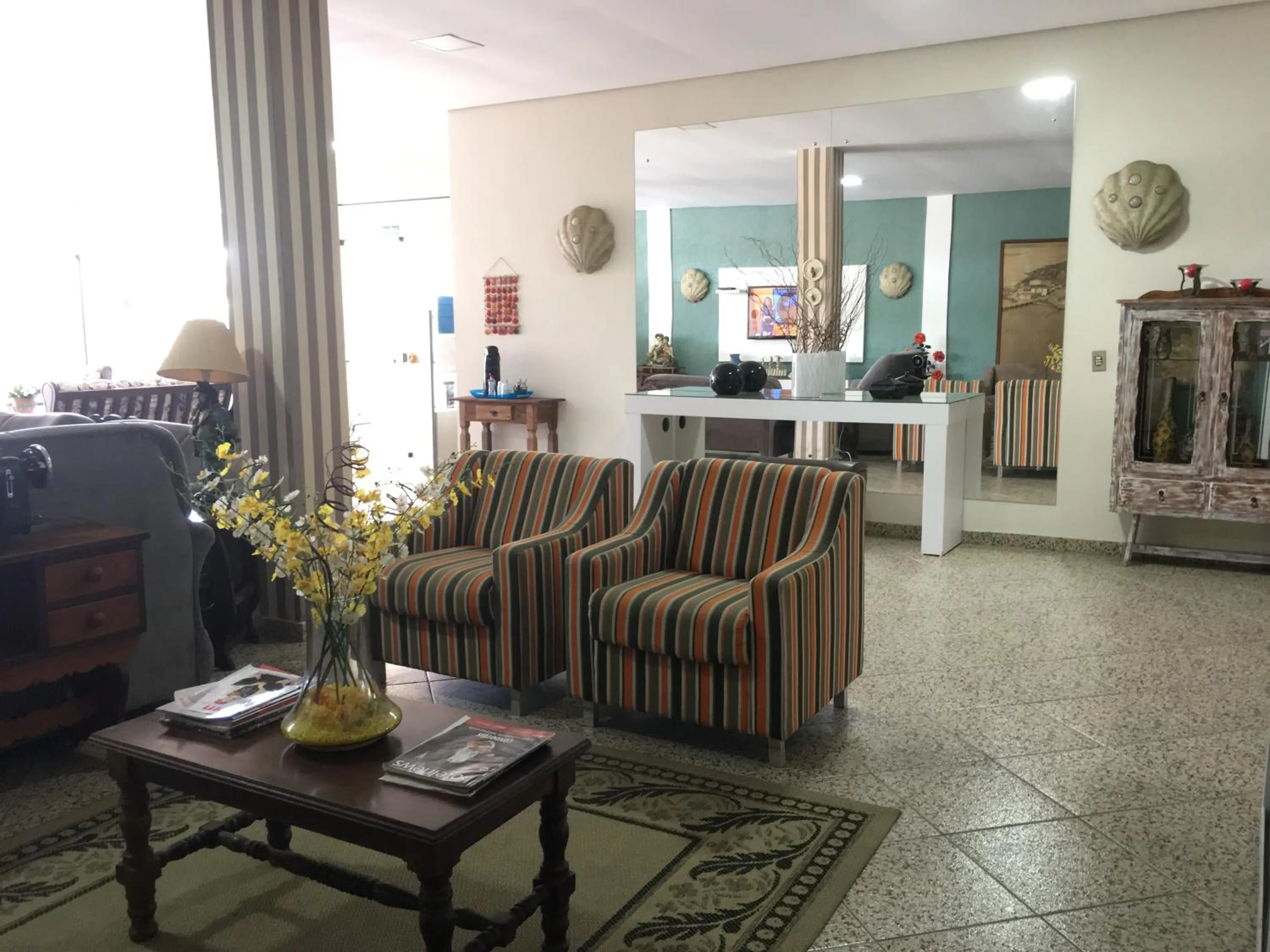 Communal lounge/ TV room in Hotel Mares do Sul