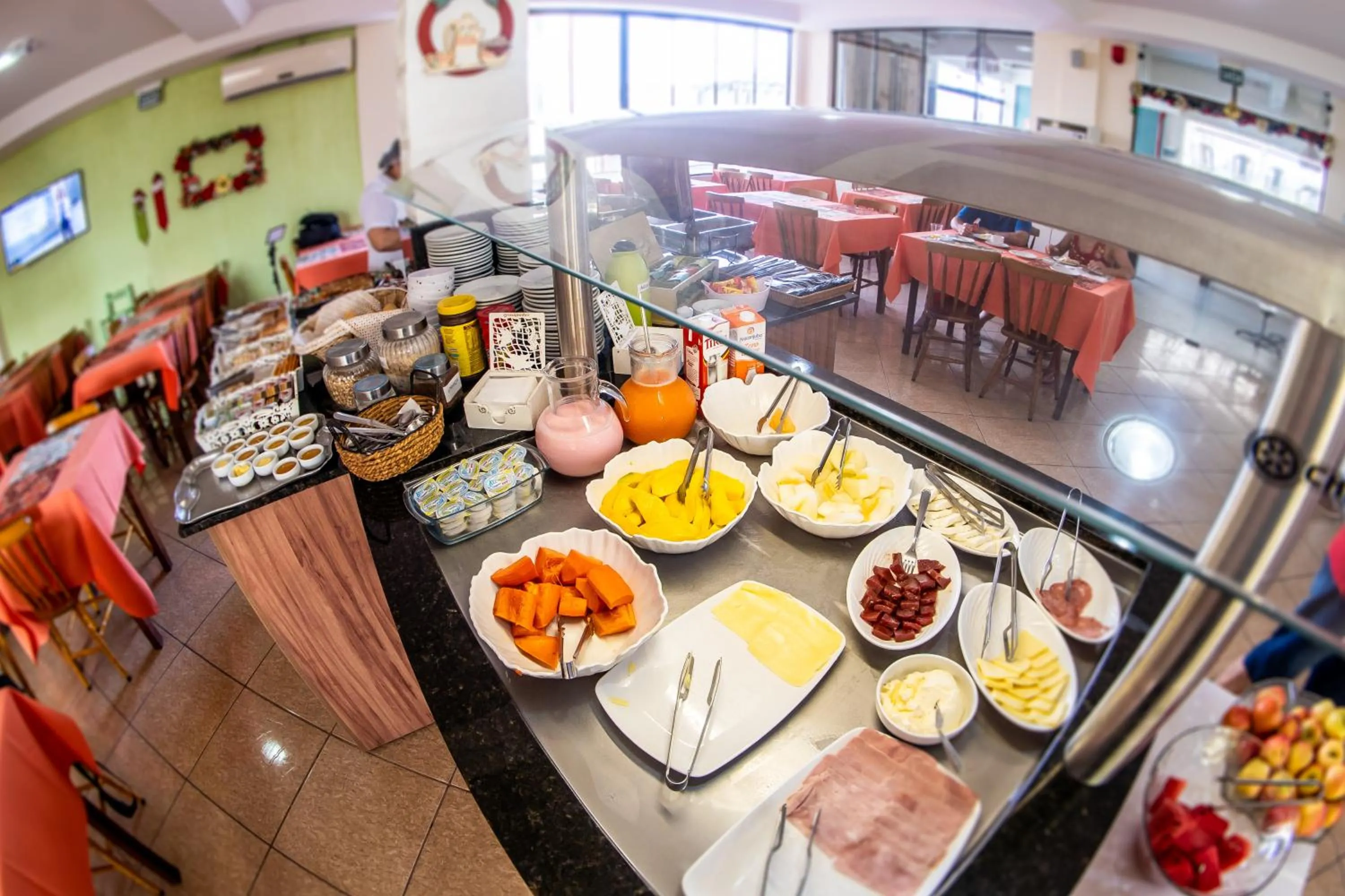 Buffet breakfast in Hotel Mares do Sul
