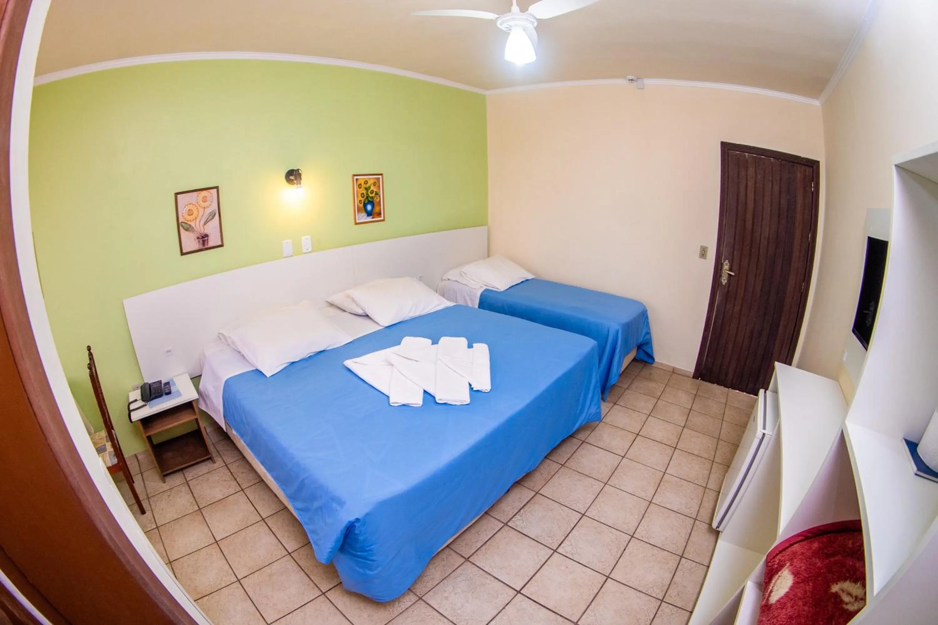 Photo of the whole room, Bed in Hotel Mares do Sul