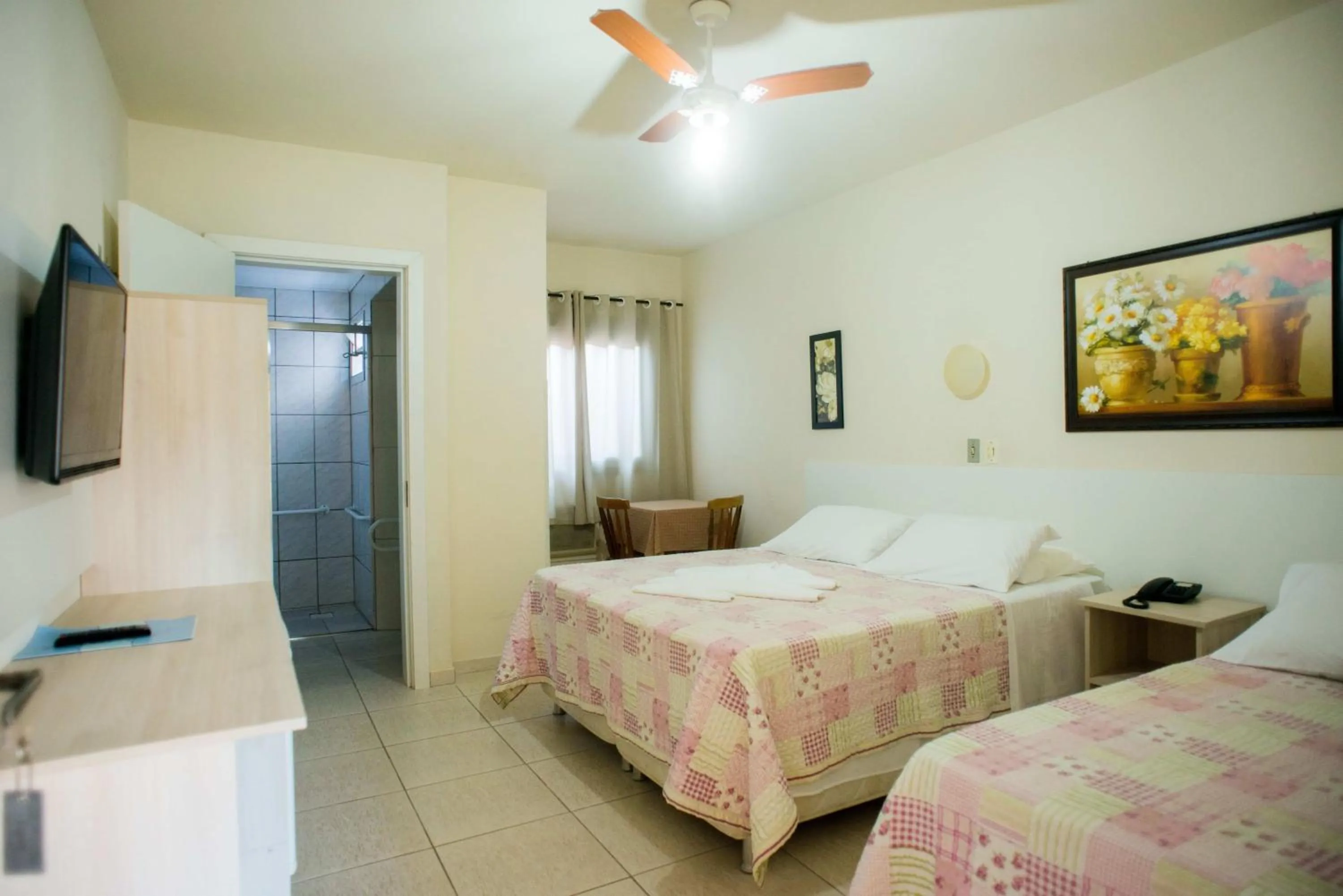 Photo of the whole room, Bed in Hotel Mares do Sul