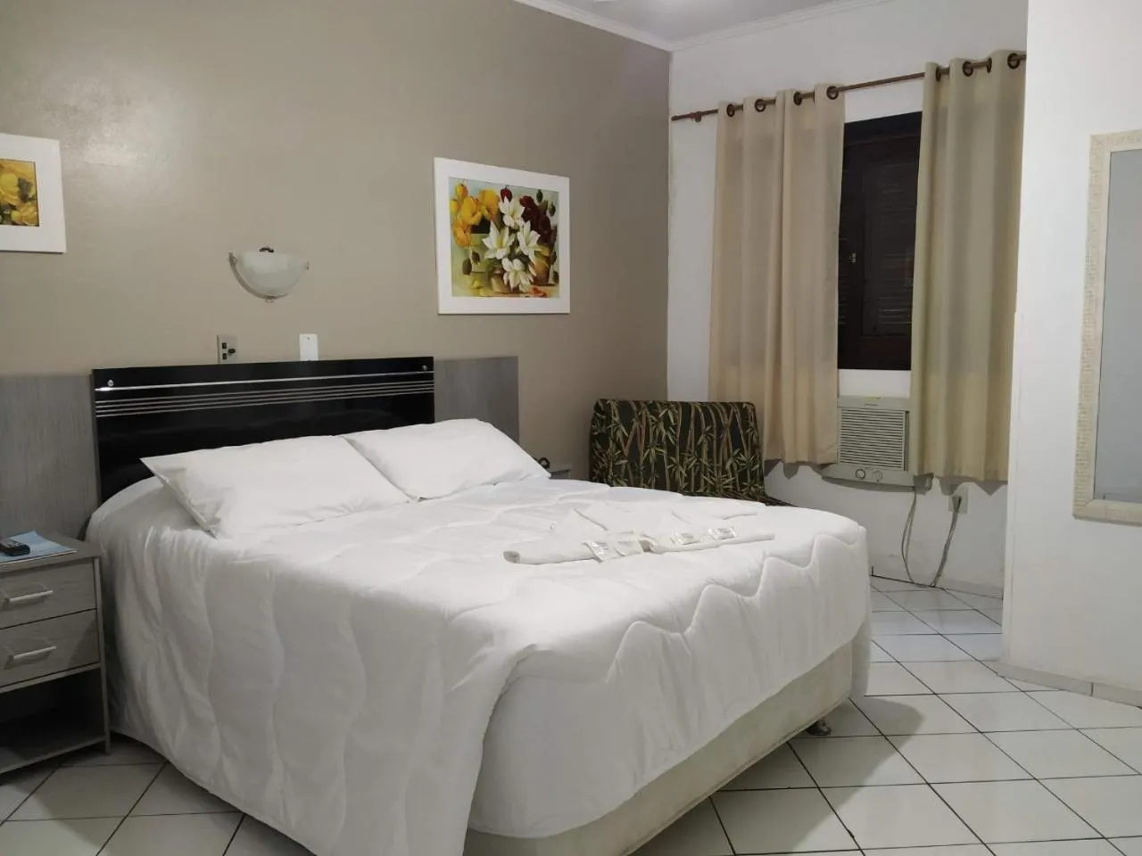 Bed in Hotel Mares do Sul