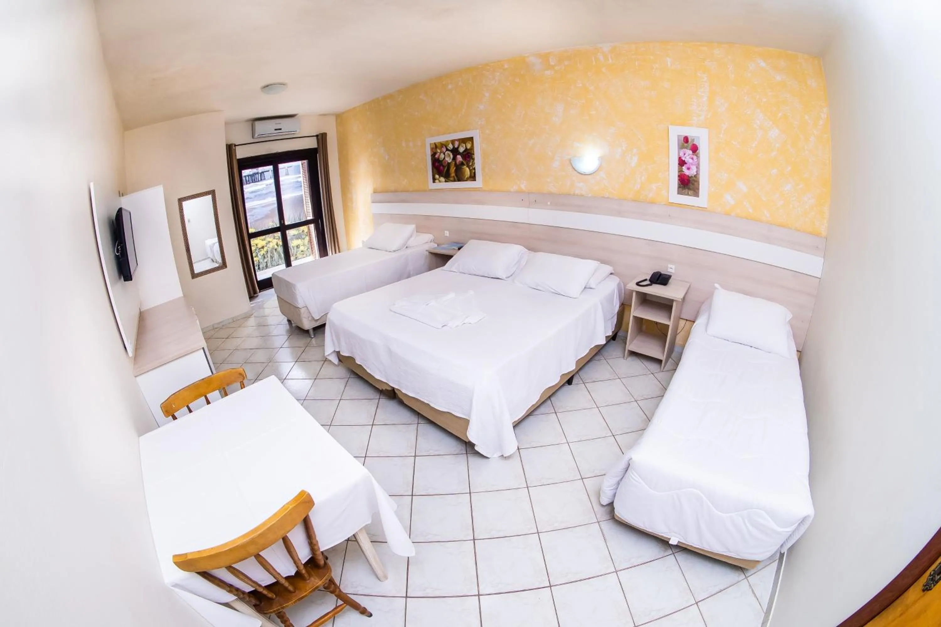 Photo of the whole room, Bed in Hotel Mares do Sul