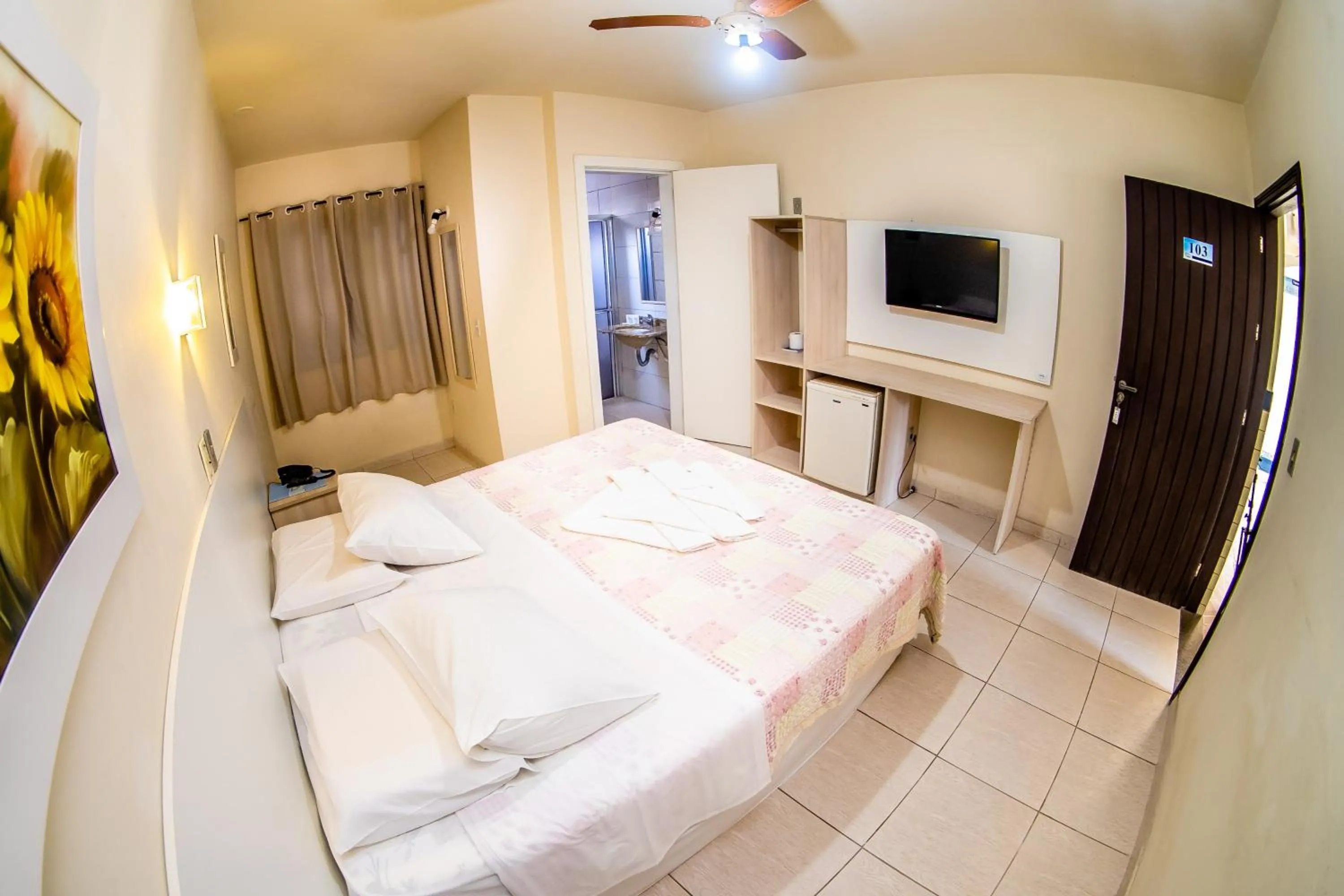 Photo of the whole room, Bed in Hotel Mares do Sul