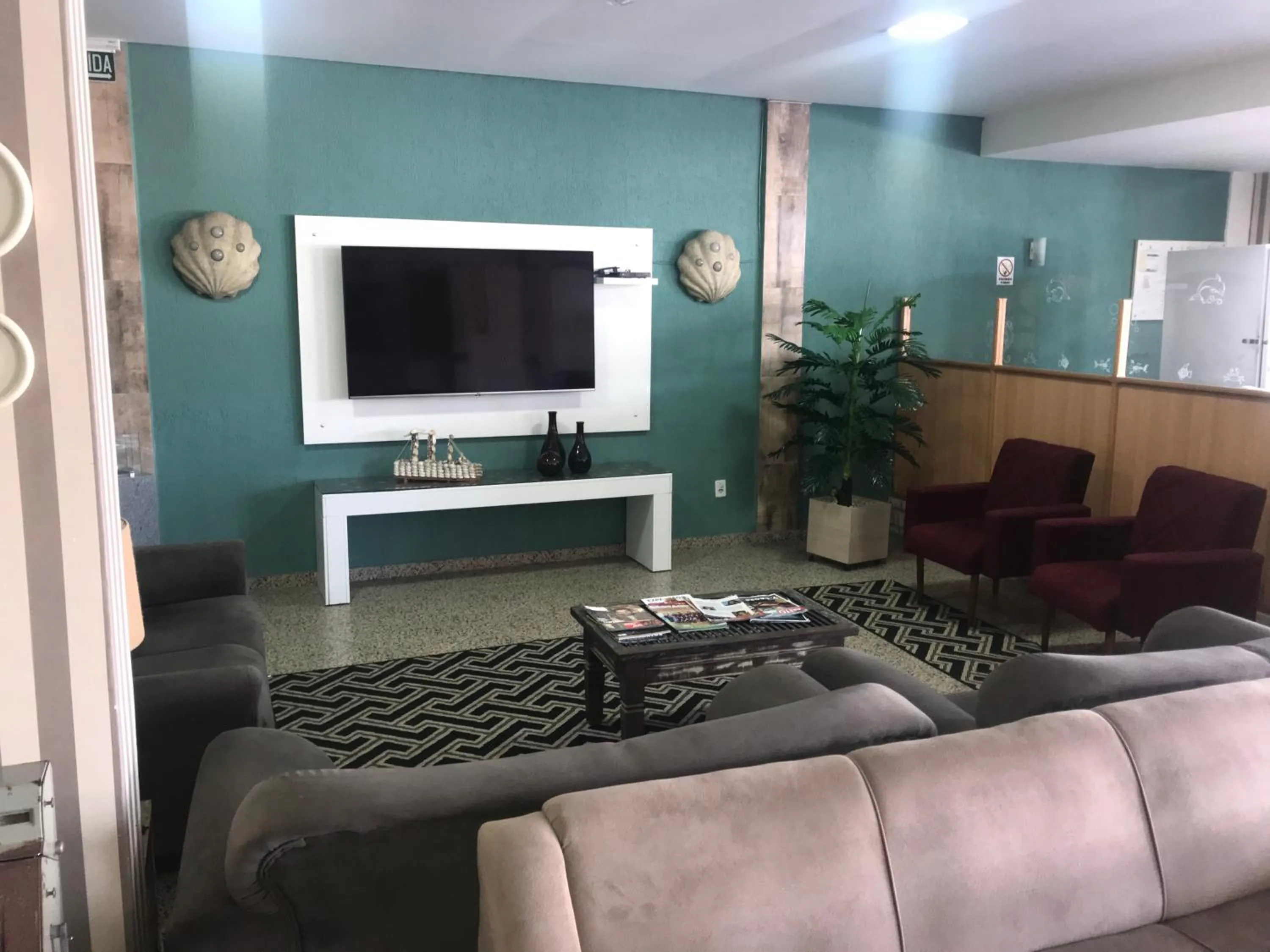 Communal lounge/ TV room in Hotel Mares do Sul