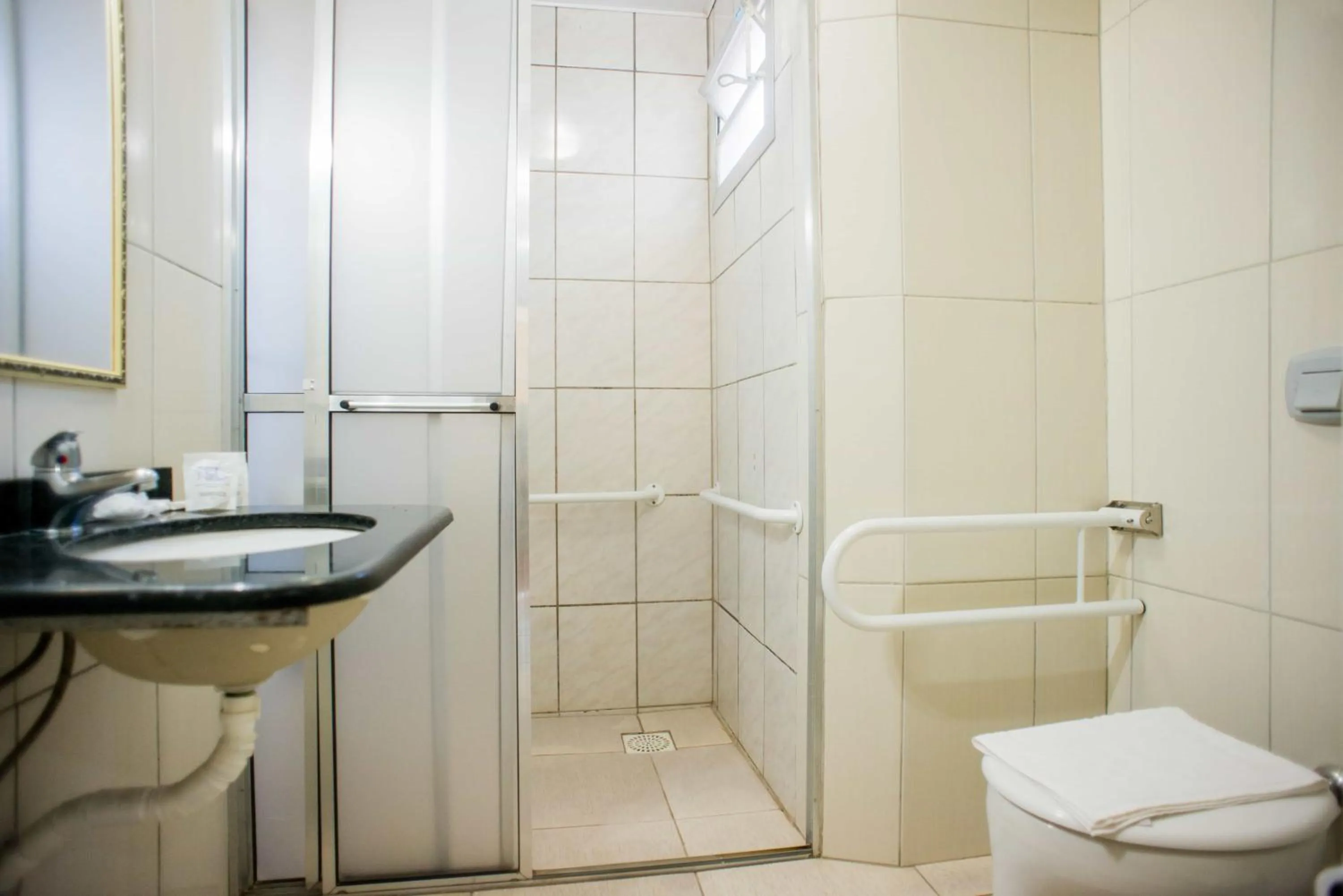 Bathroom in Hotel Mares do Sul