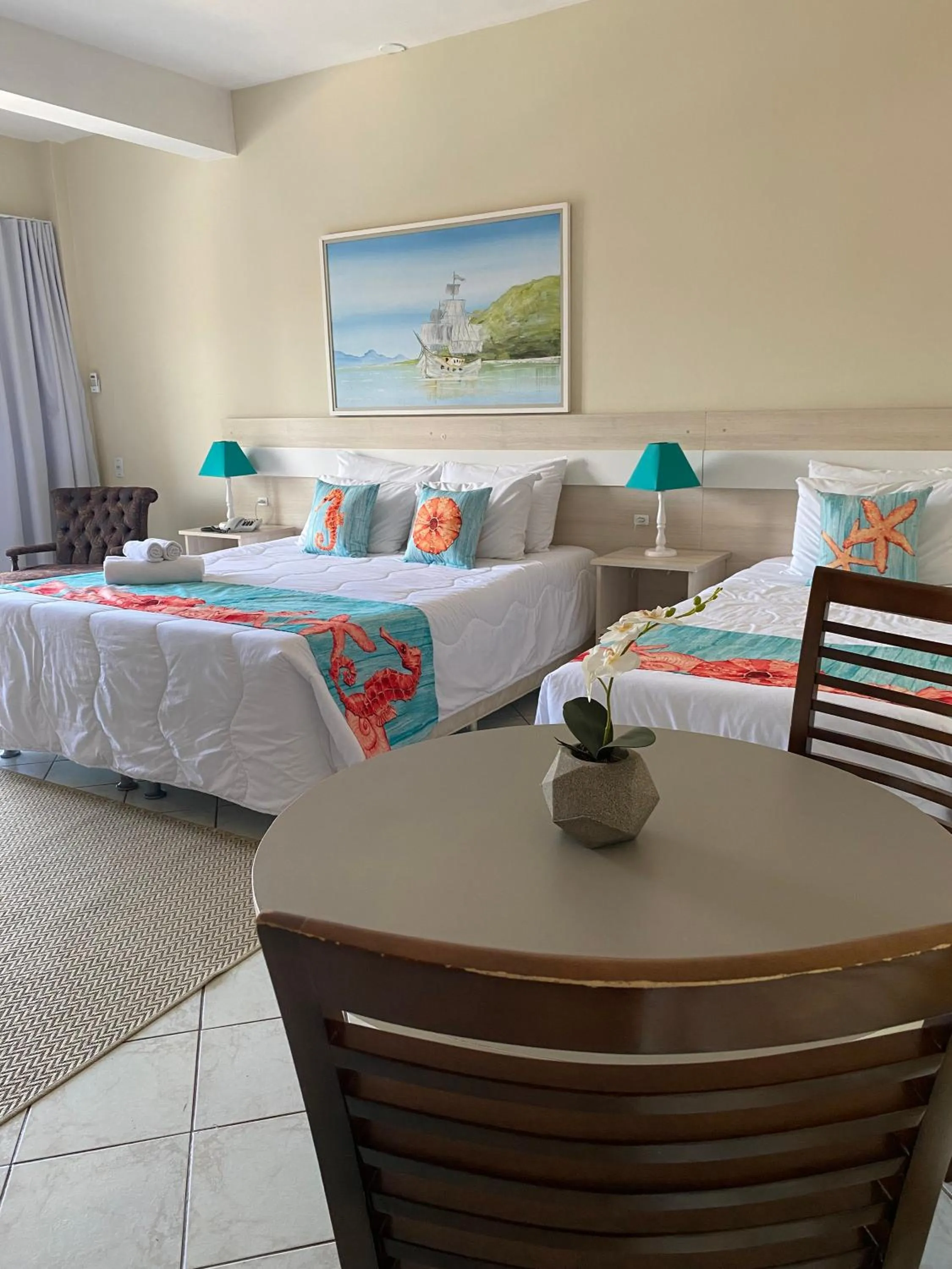 Photo of the whole room, Bed in Hotel Mares do Sul