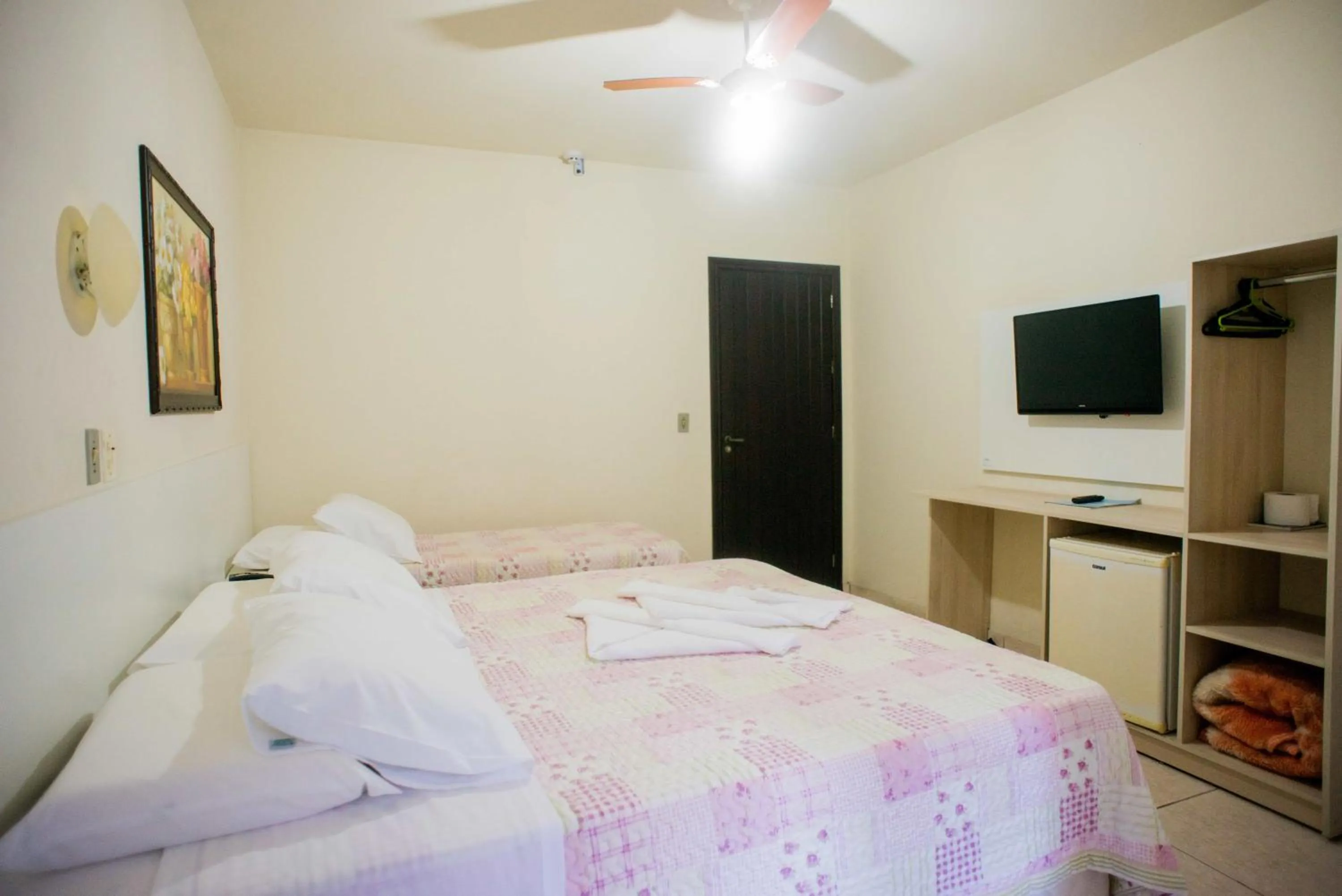 Photo of the whole room, Bed in Hotel Mares do Sul