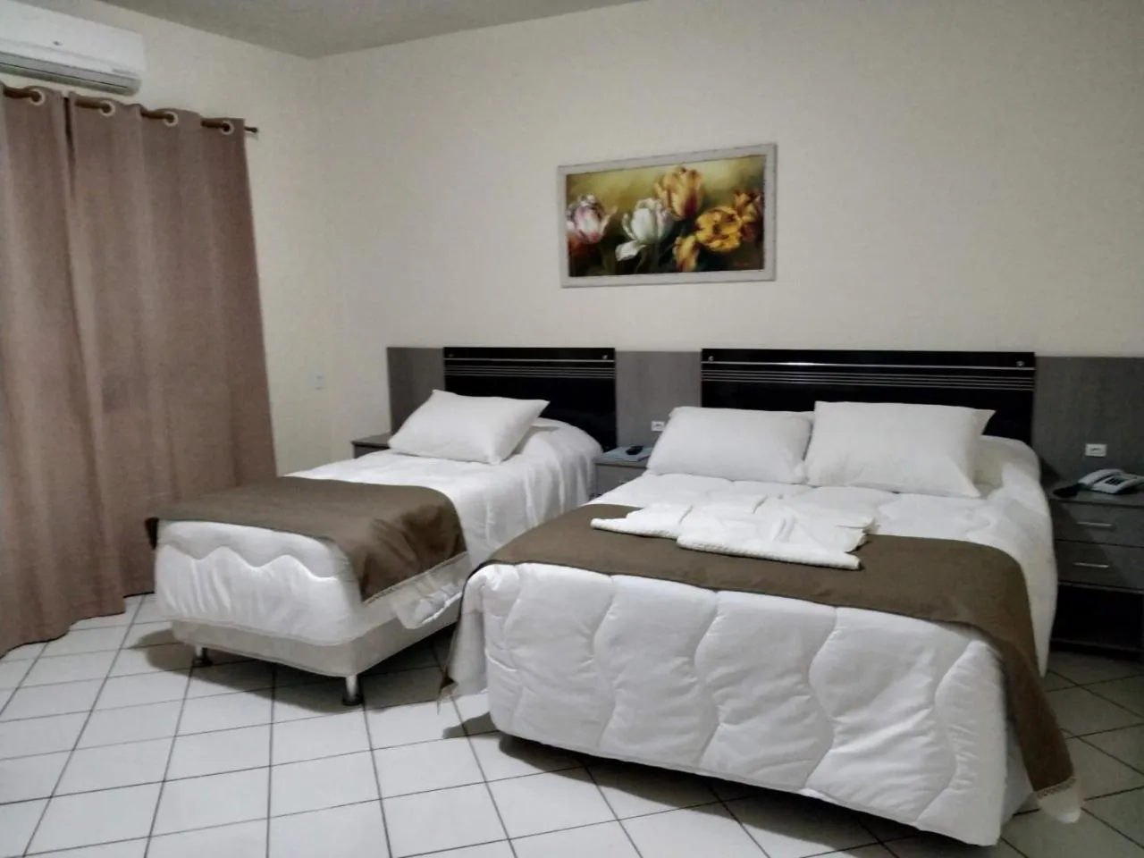 Bed in Hotel Mares do Sul