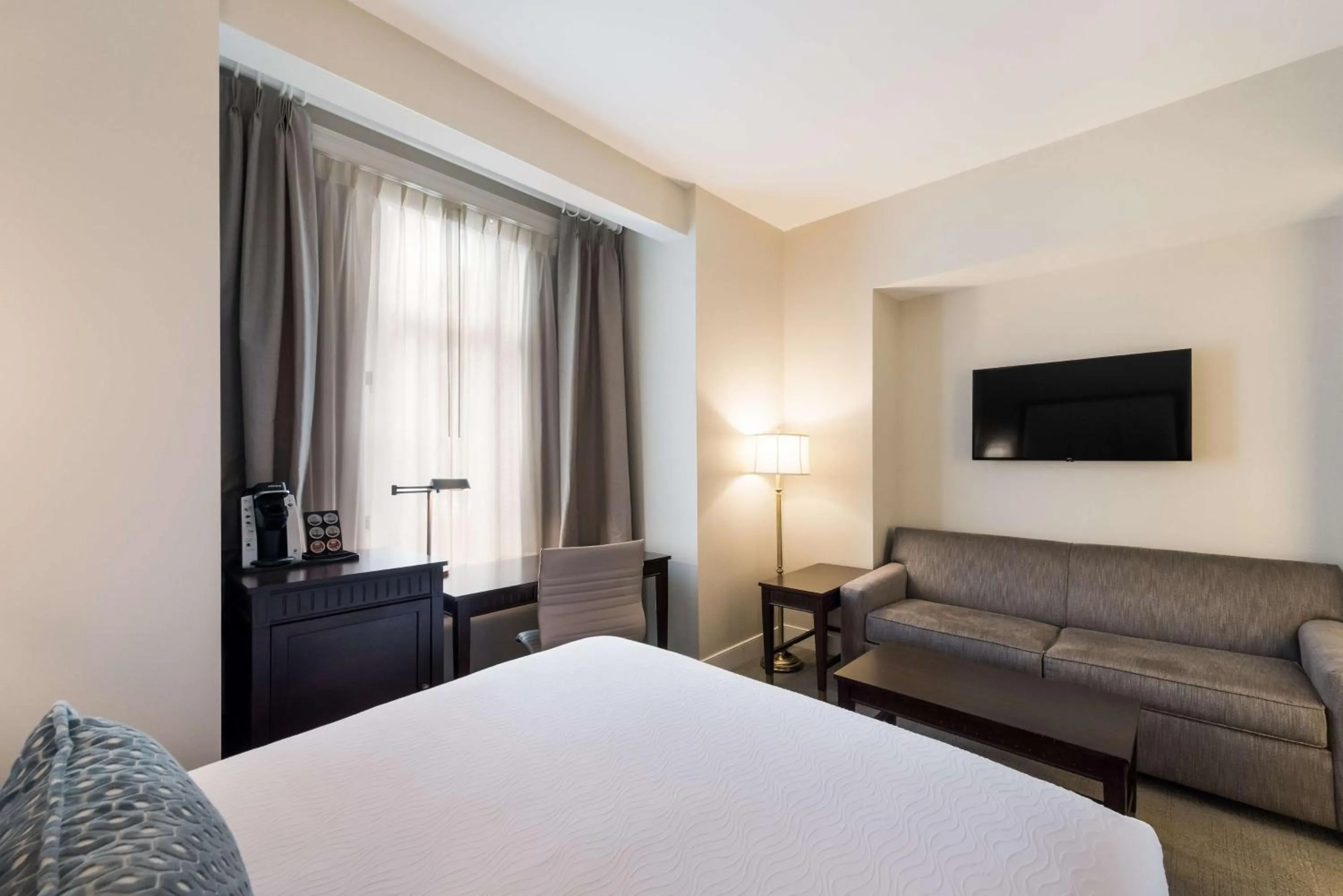 Bedroom, Bed in Independence Park Hotel, BW Premier Collection