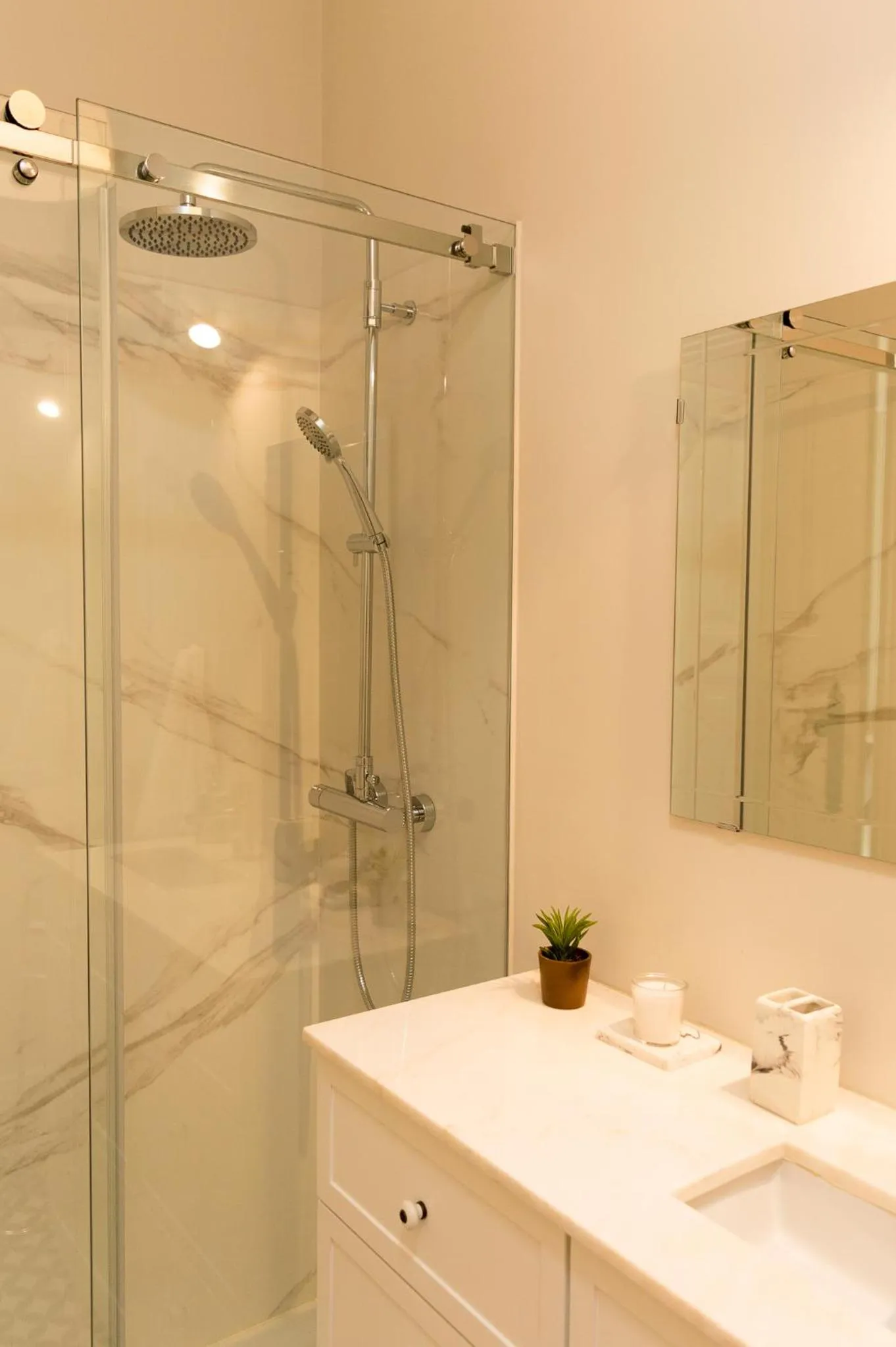 Queen's Garden Hostel