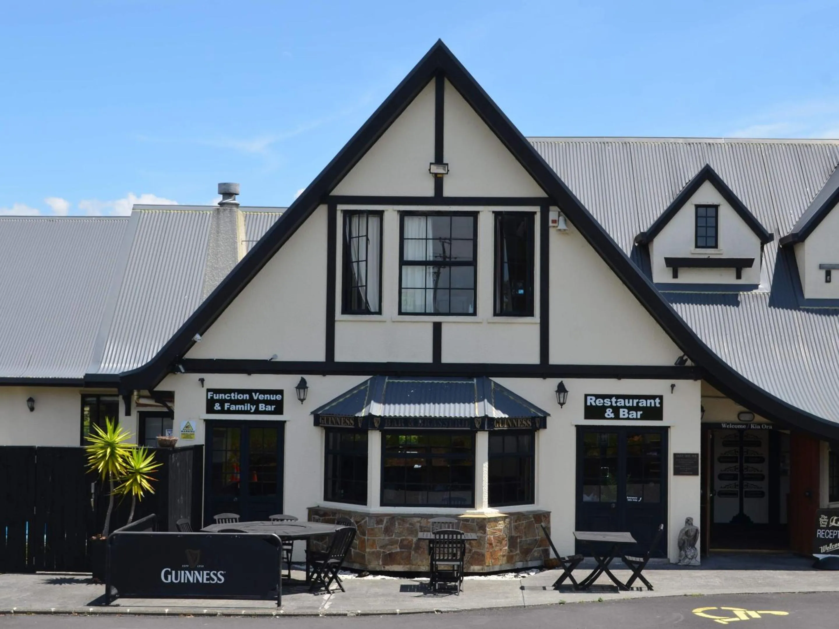 Restaurant/places to eat in Salty Dog Inn