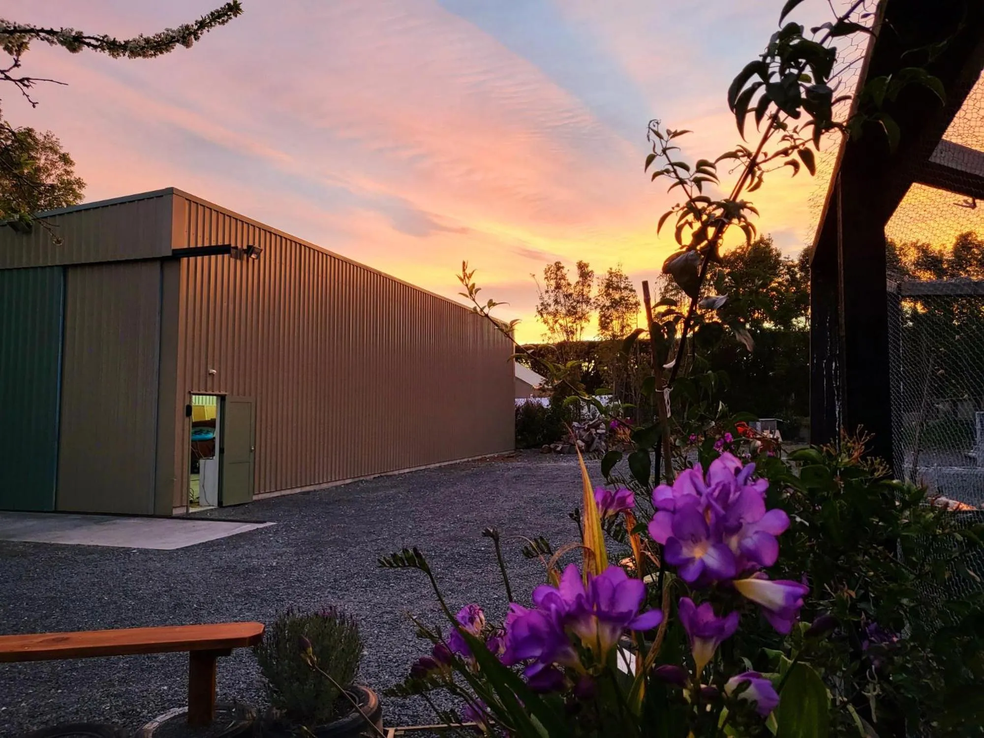 Parking in Te Mahuru Retreat