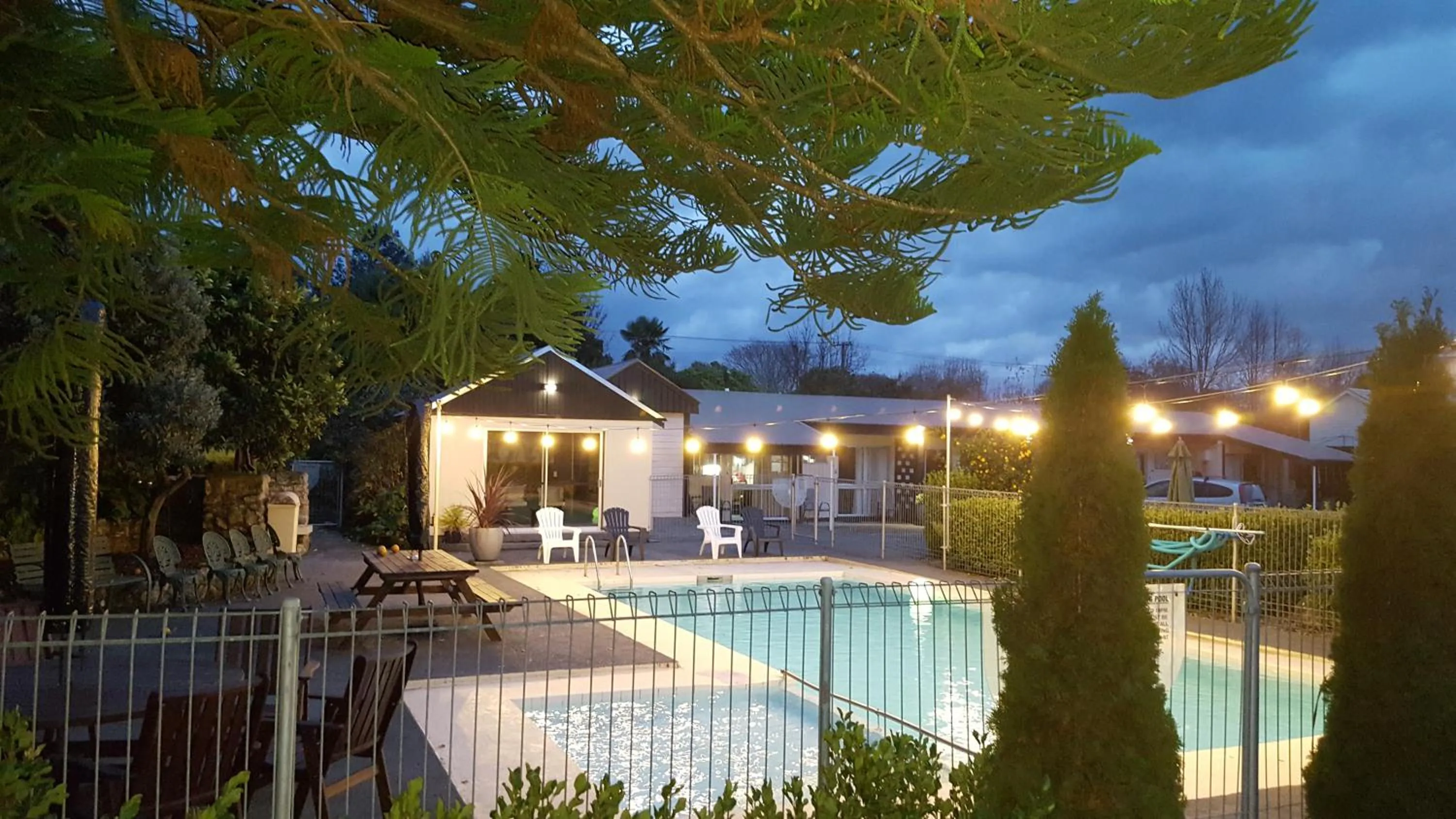Pool view in Amble Inn Motel