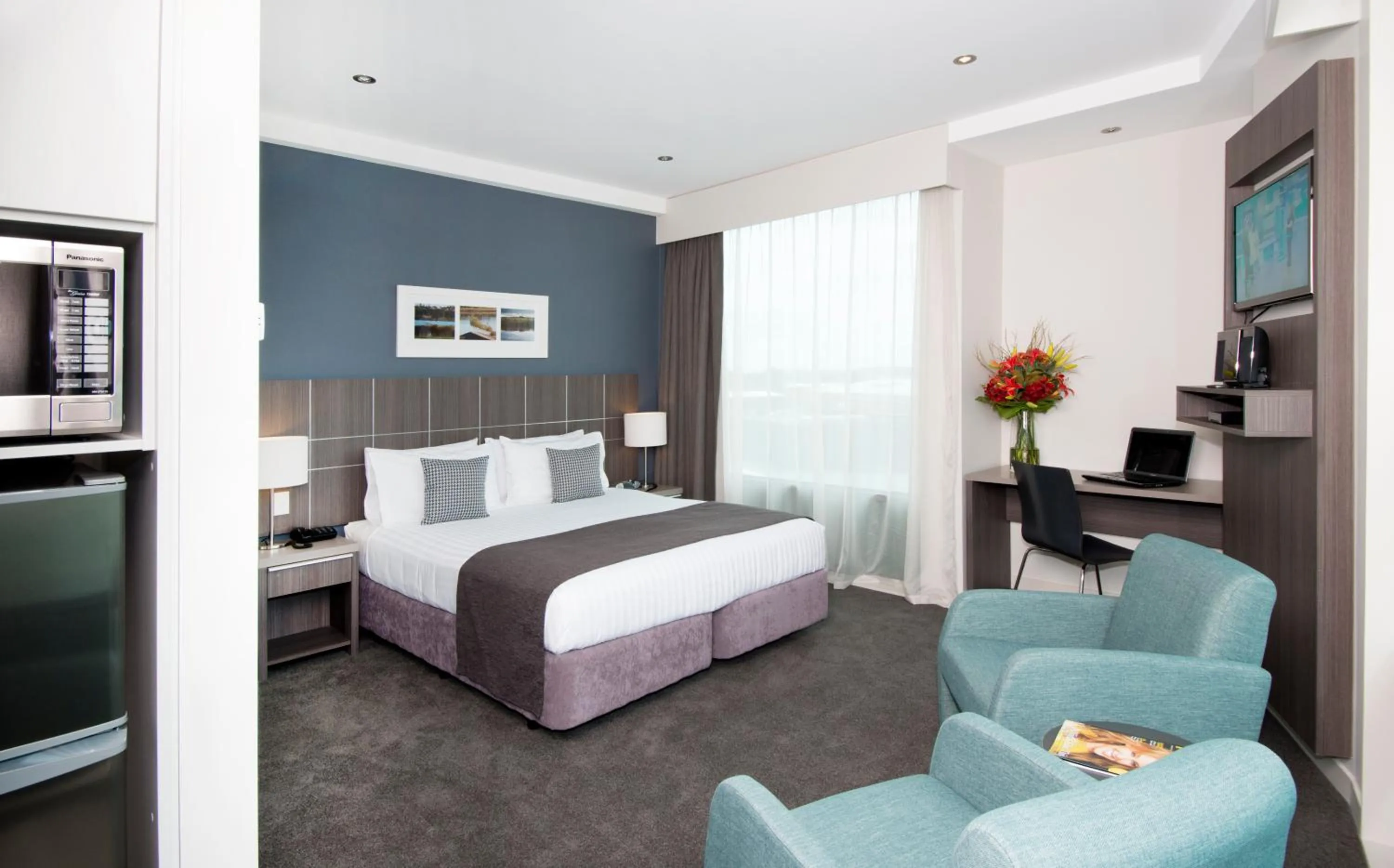 Photo of the whole room, Bed in Quest Highbrook