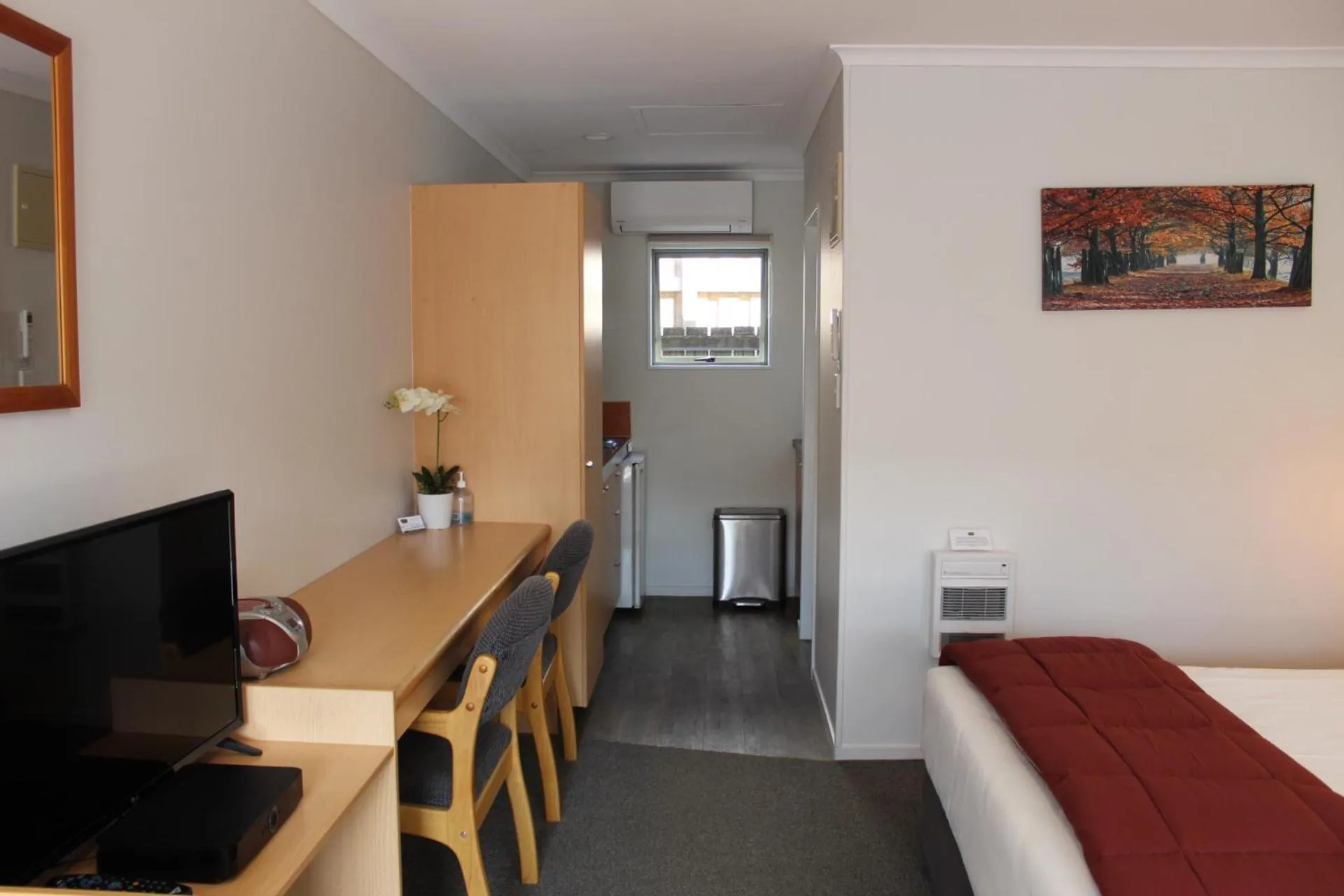 Photo of the whole room, Bed in ASURE Kaimai View Motel