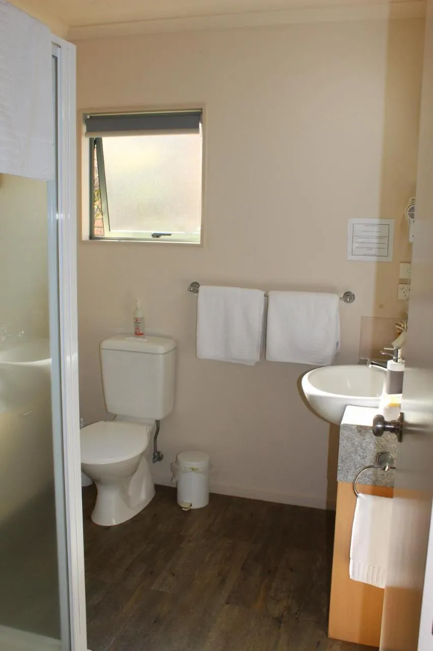 Bathroom in ASURE Kaimai View Motel