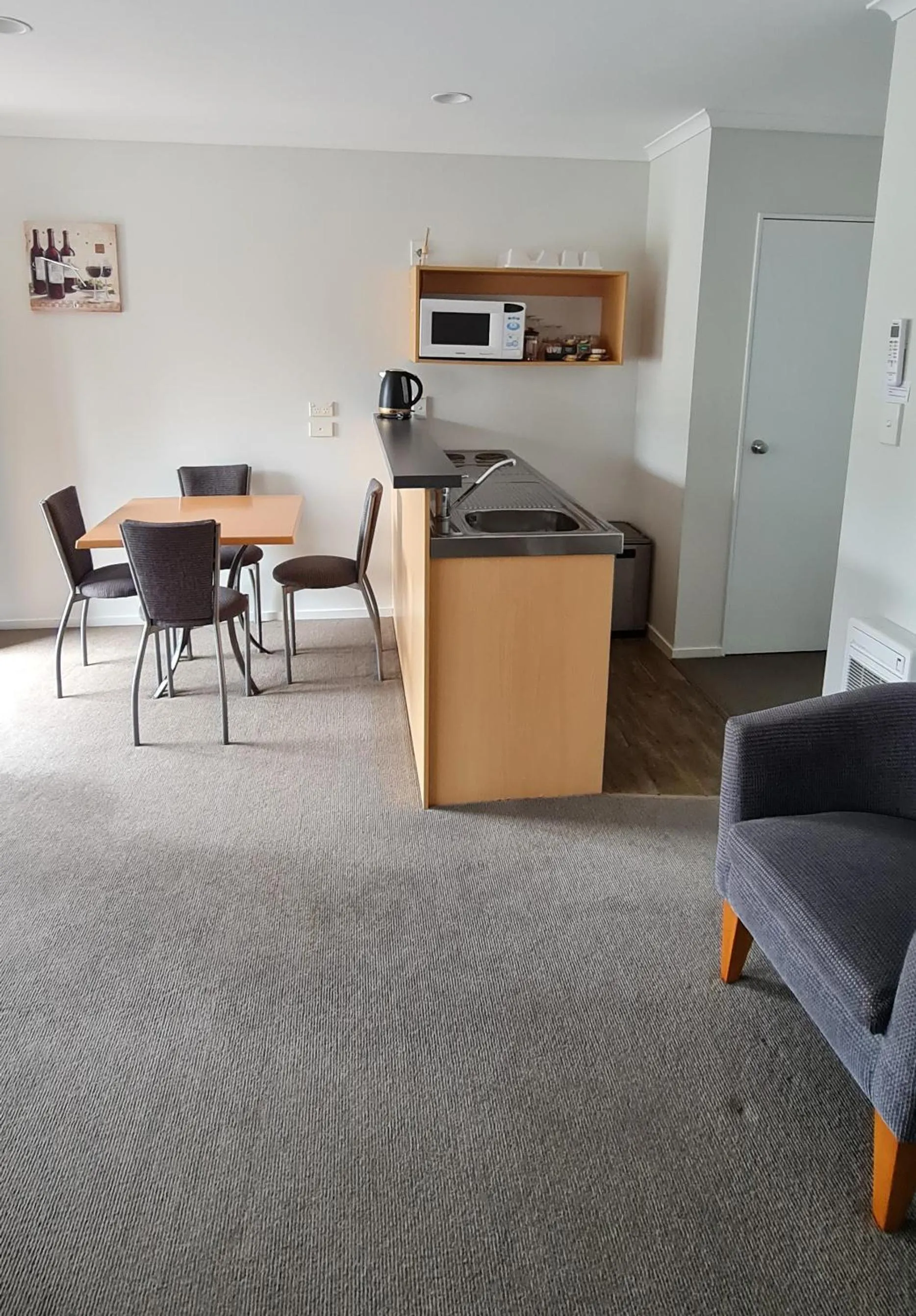 Kitchen or kitchenette in ASURE Kaimai View Motel