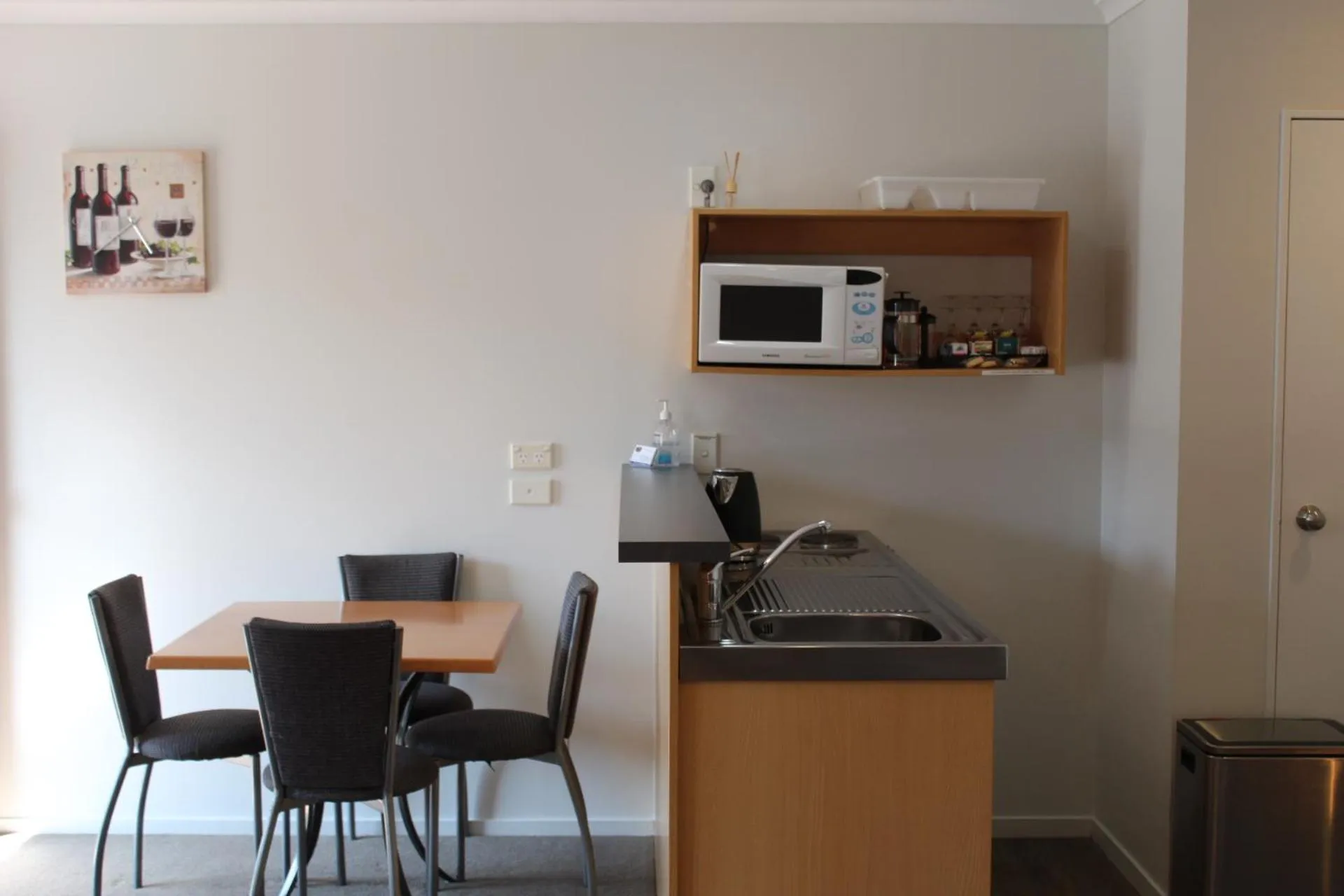 Kitchen or kitchenette in ASURE Kaimai View Motel