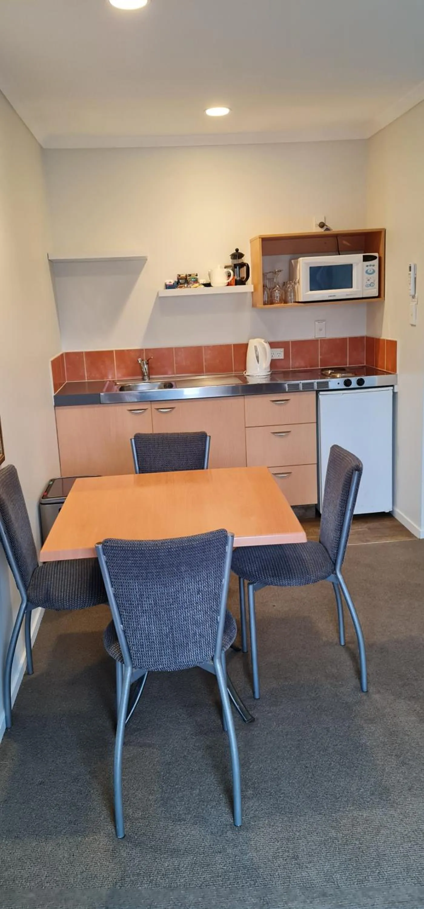 Kitchen or kitchenette in ASURE Kaimai View Motel