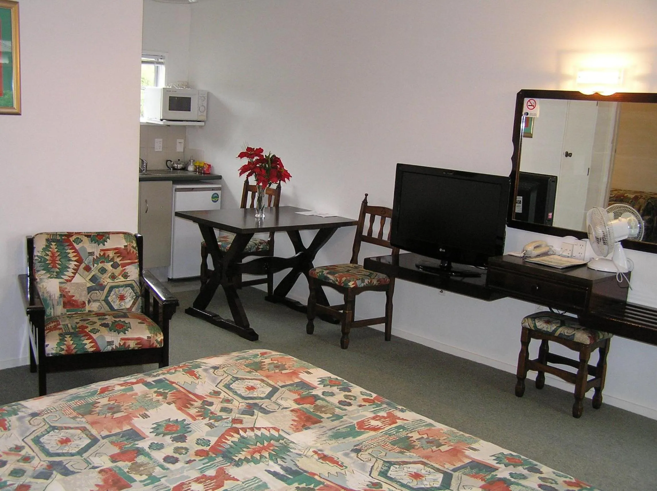 Decorative detail in Coachman Motel