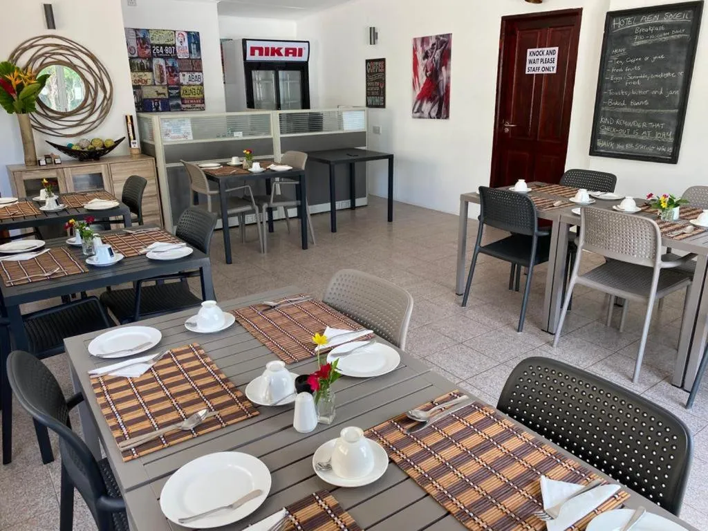 Restaurant/places to eat in Hotel Plein Soleil