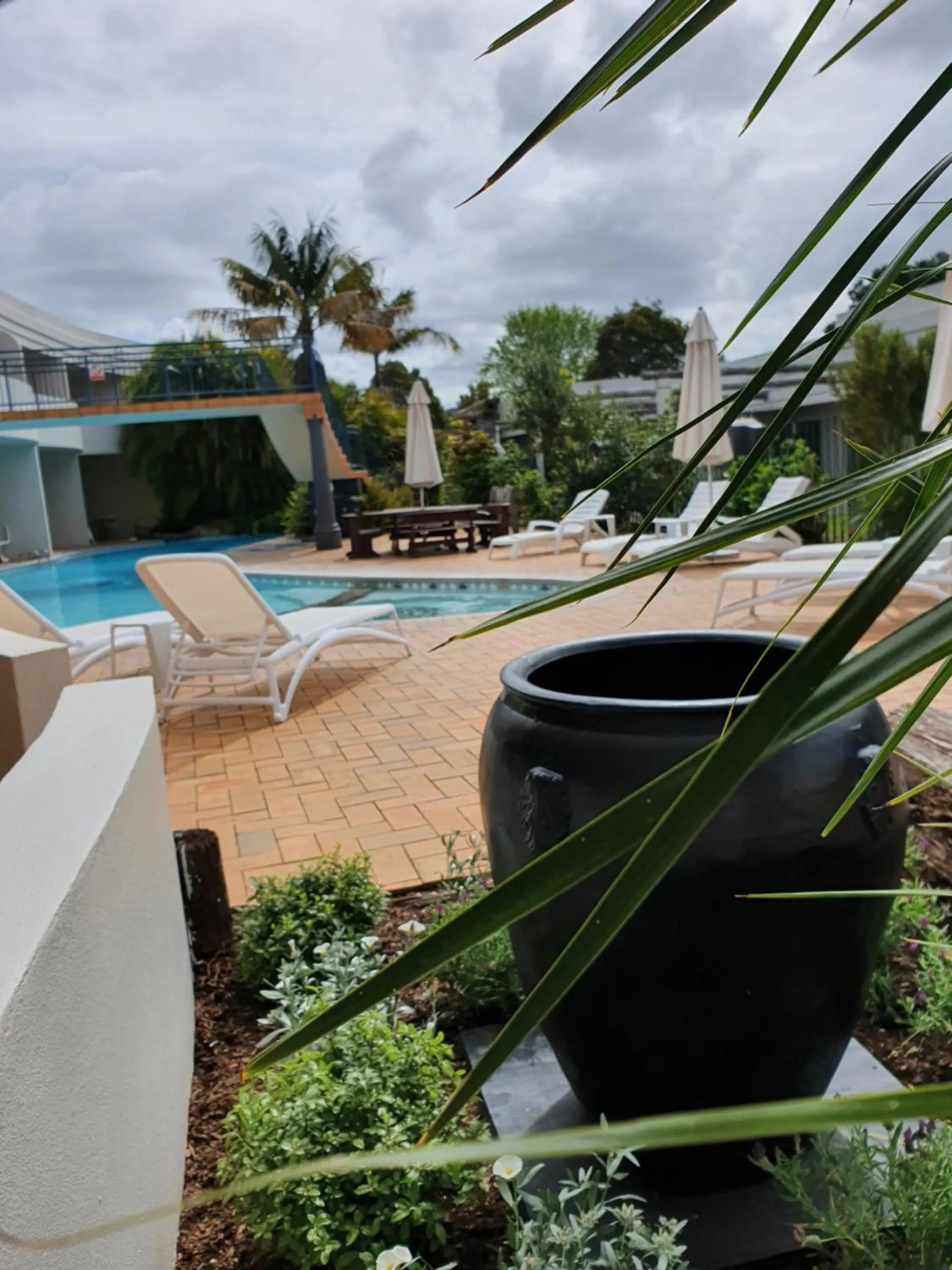 Swimming pool in Breakers Motel