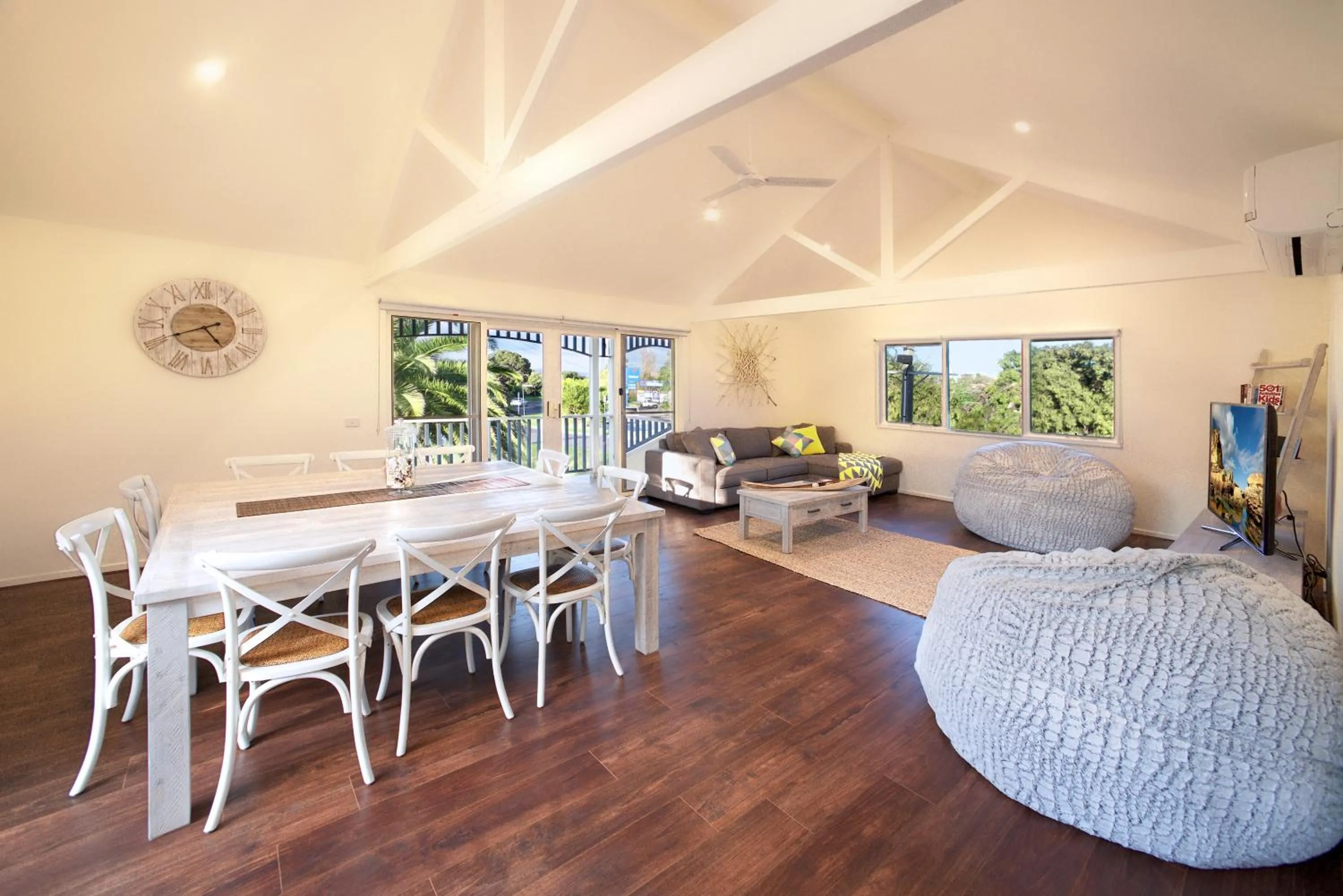 Dining area in Boathouse Resort Studios and Suites