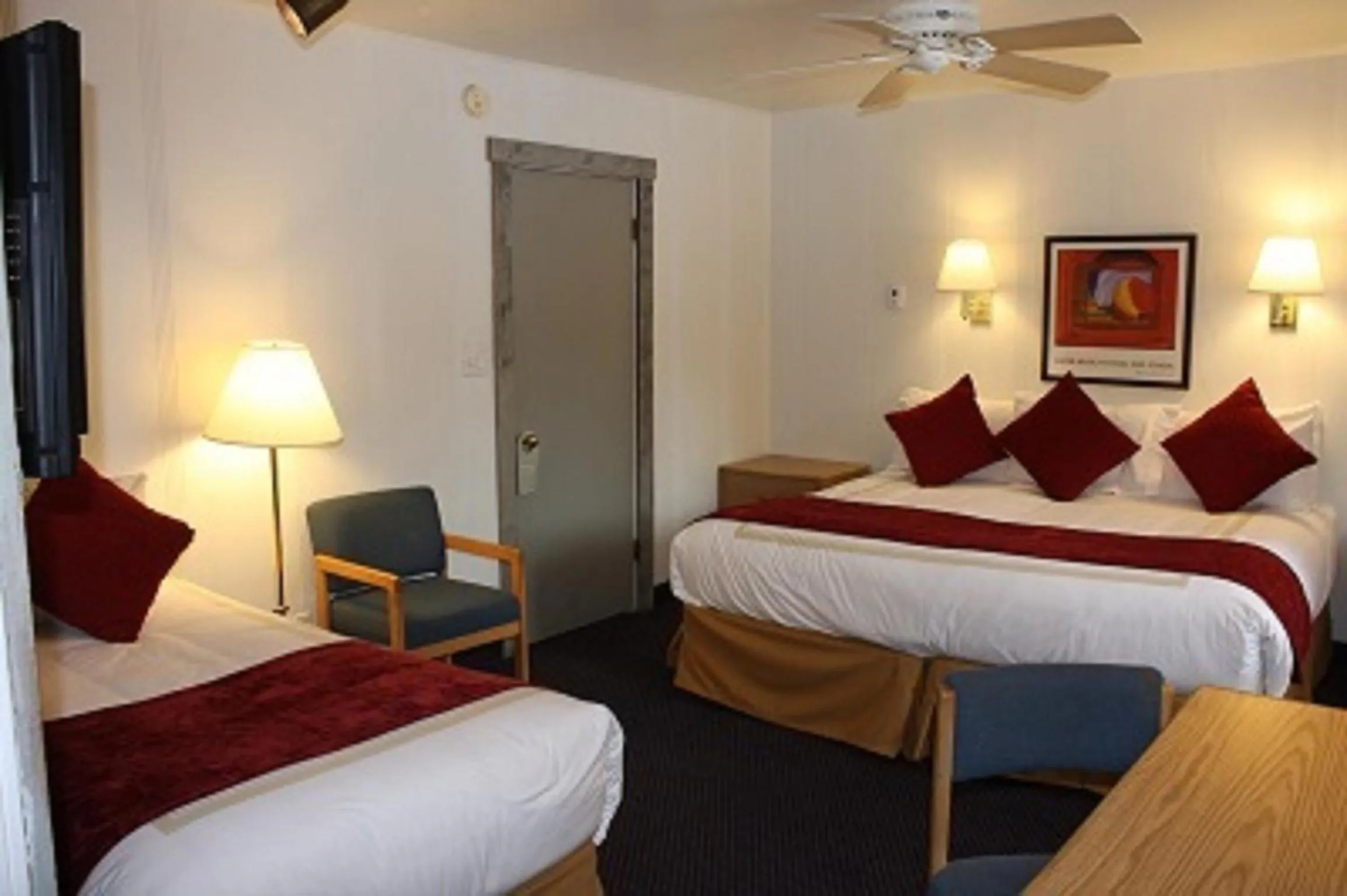 Photo of the whole room, Bed in St Moritz Lodge and Condominiums