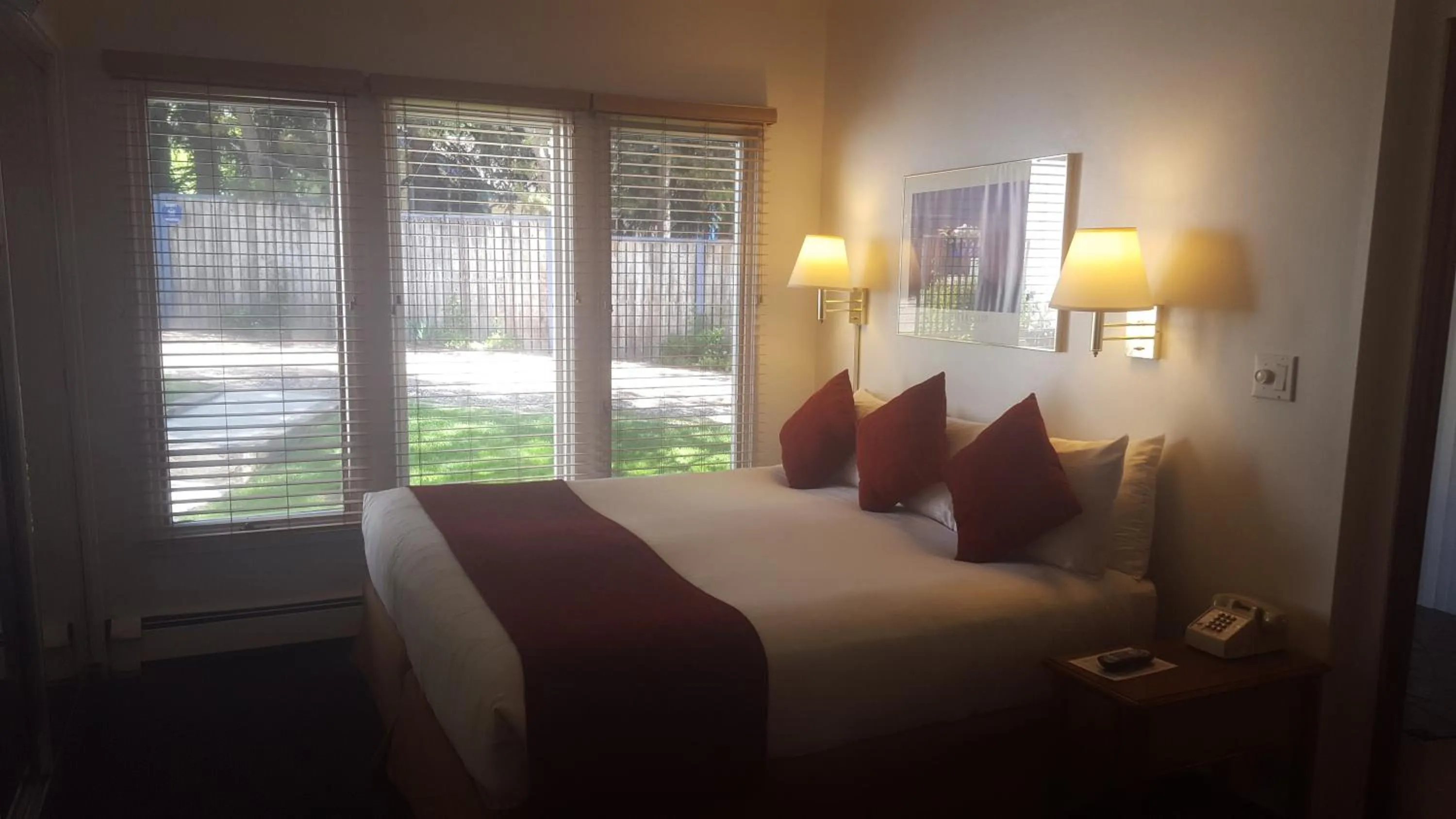 Bedroom, Bed in St Moritz Lodge and Condominiums