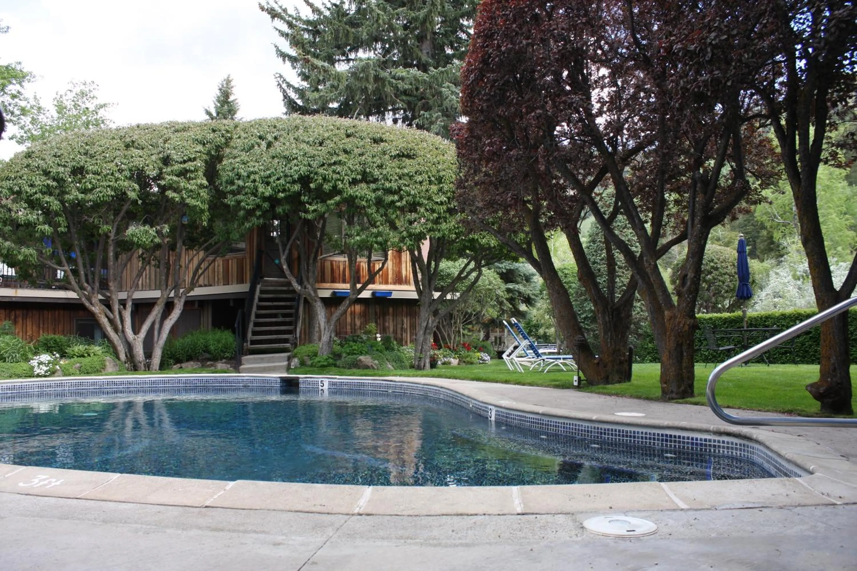 Swimming pool in St Moritz Lodge and Condominiums