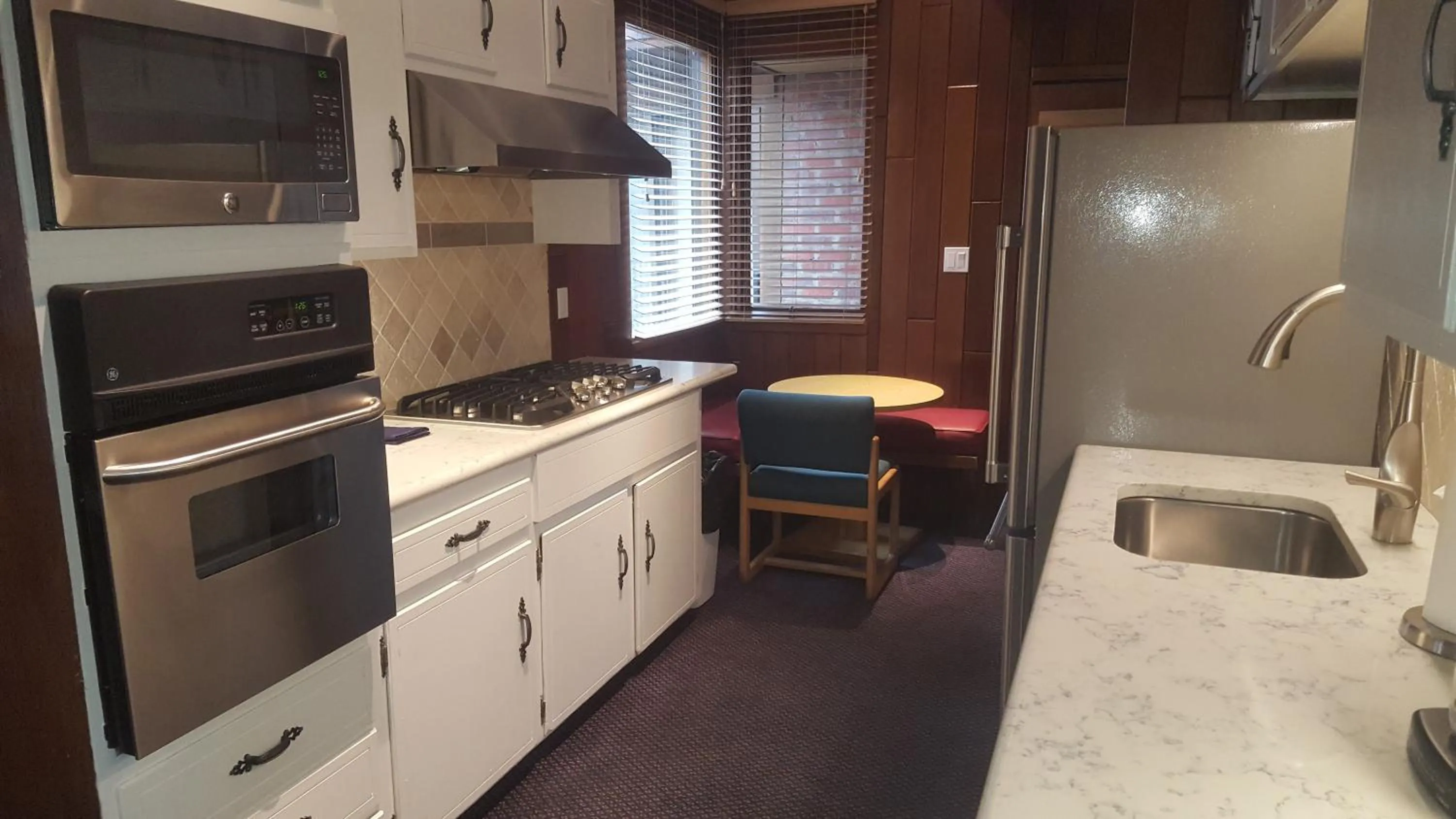 Kitchen or kitchenette in St Moritz Lodge and Condominiums