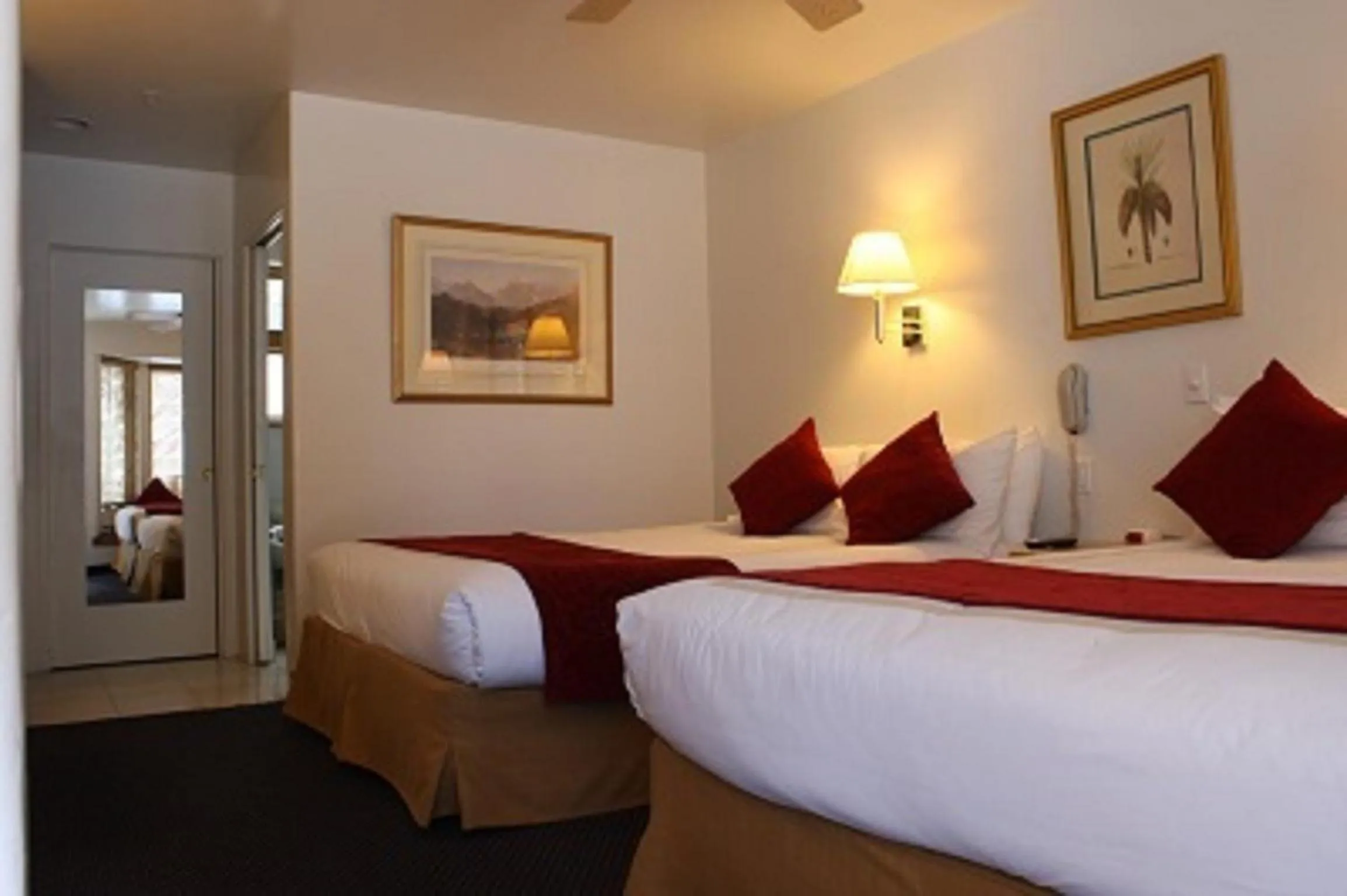 Photo of the whole room, Bed in St Moritz Lodge and Condominiums