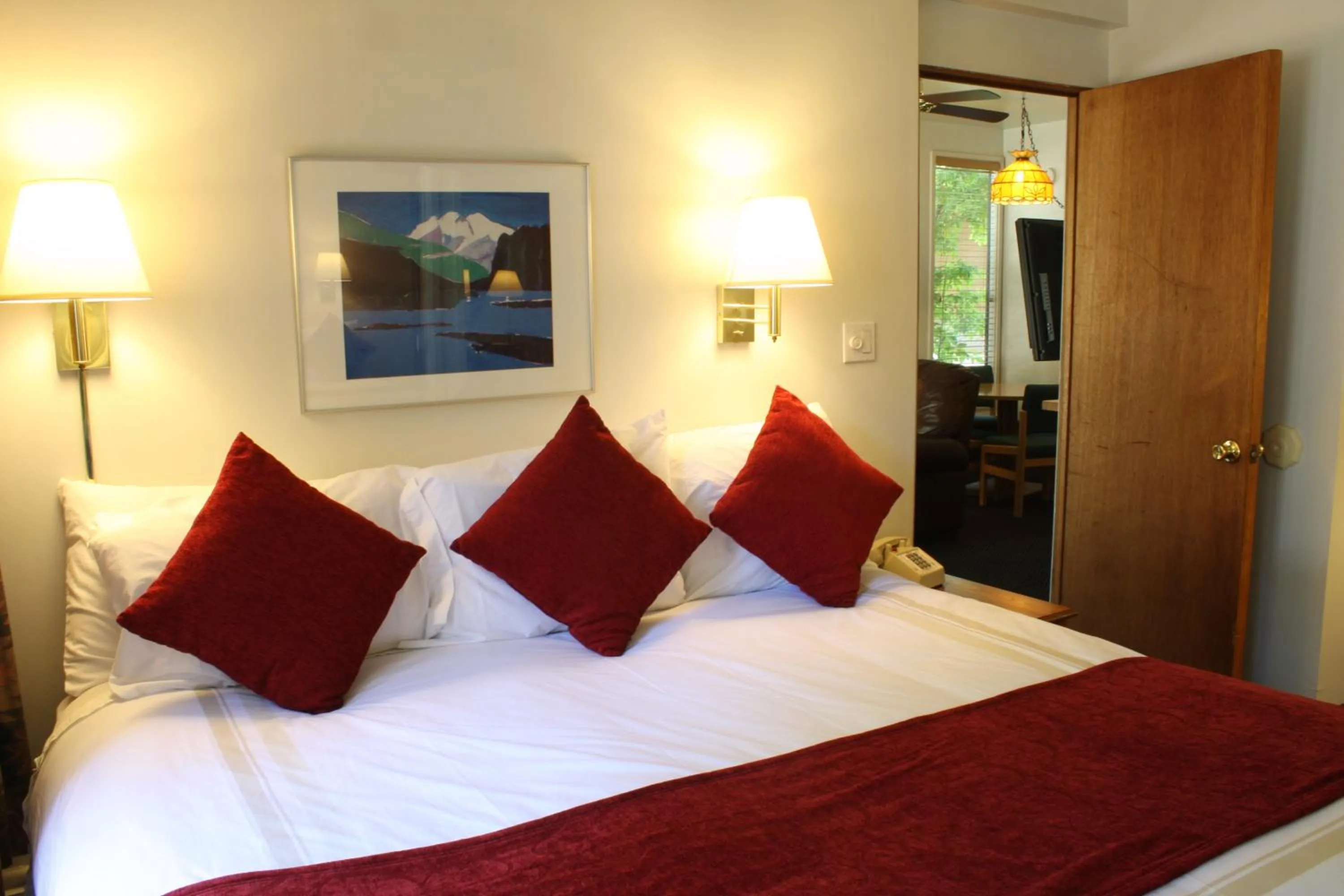 Bedroom, Bed in St Moritz Lodge and Condominiums