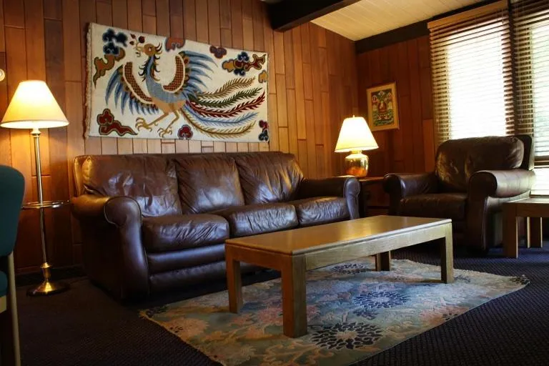 Living room in St Moritz Lodge and Condominiums