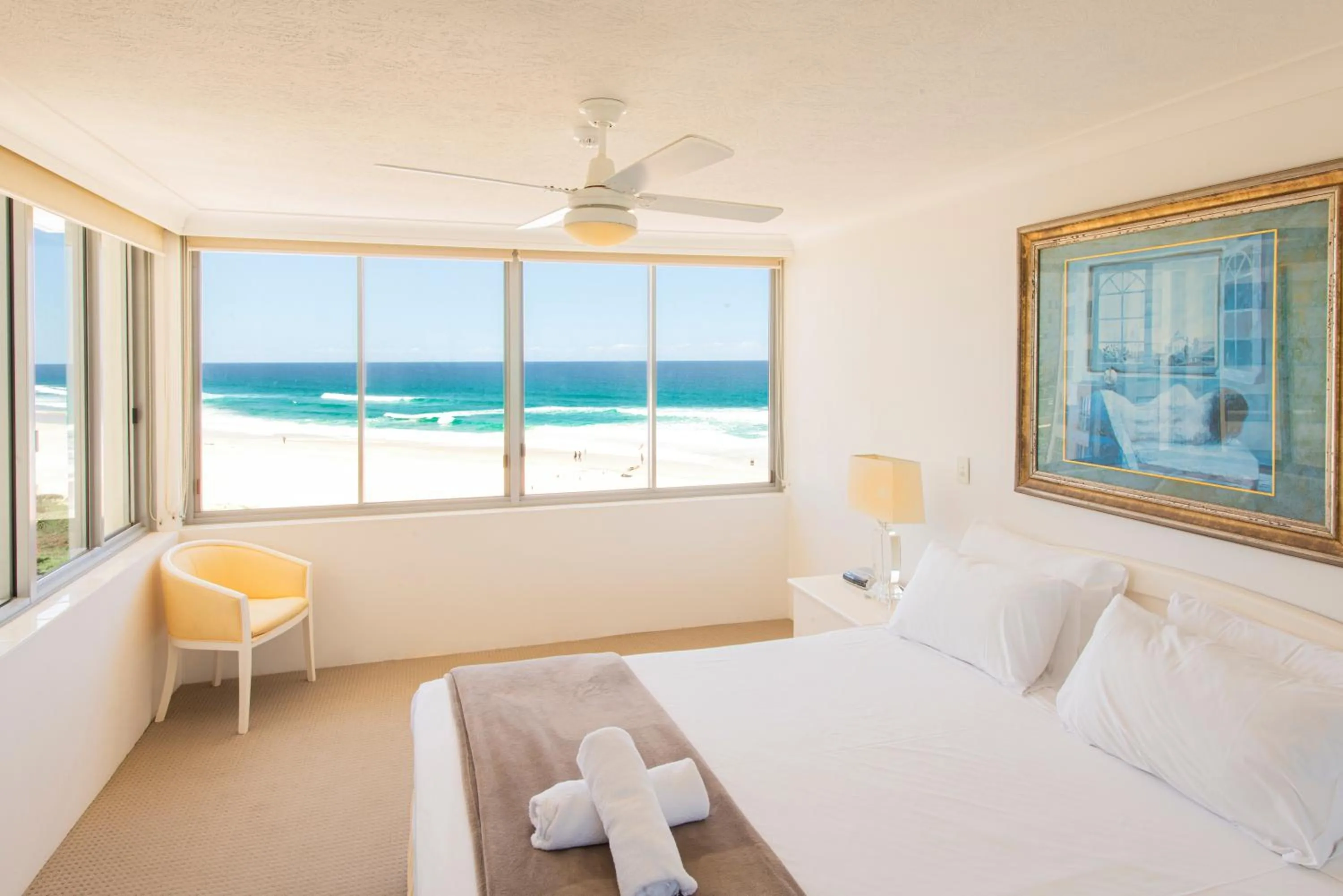 Sea view, Bed in Berkeley on the Beach