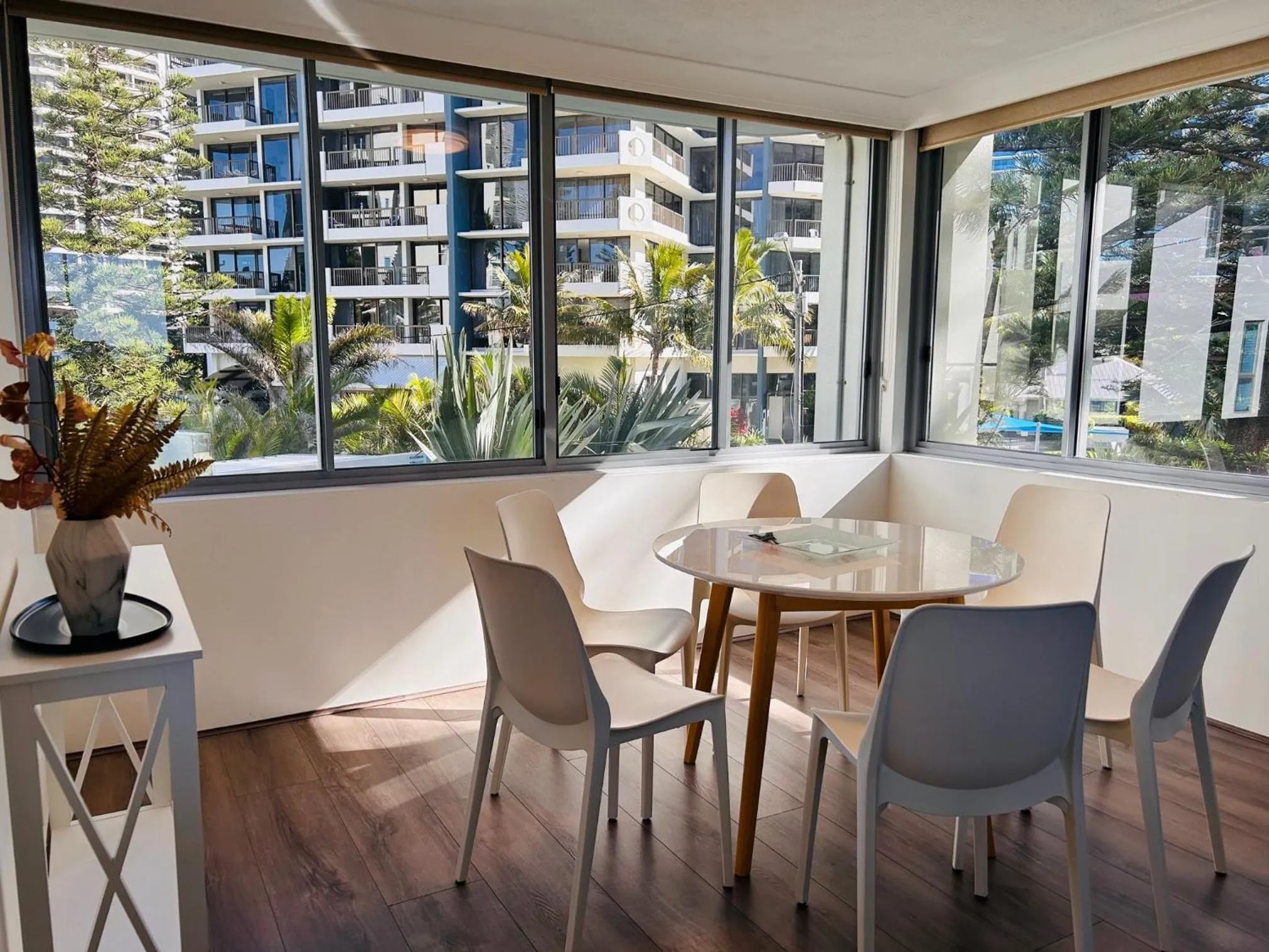 Dining area in Berkeley on the Beach