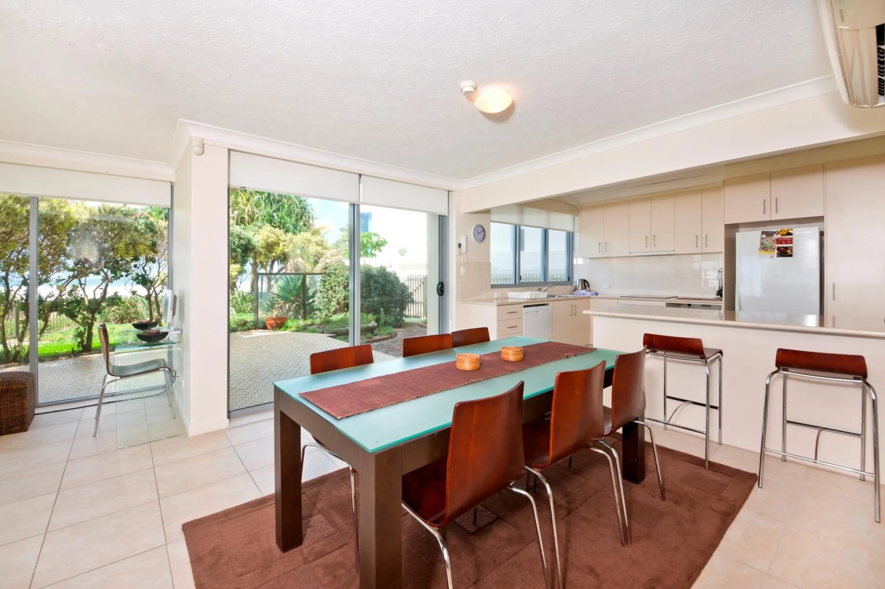 Dining area in Berkeley on the Beach