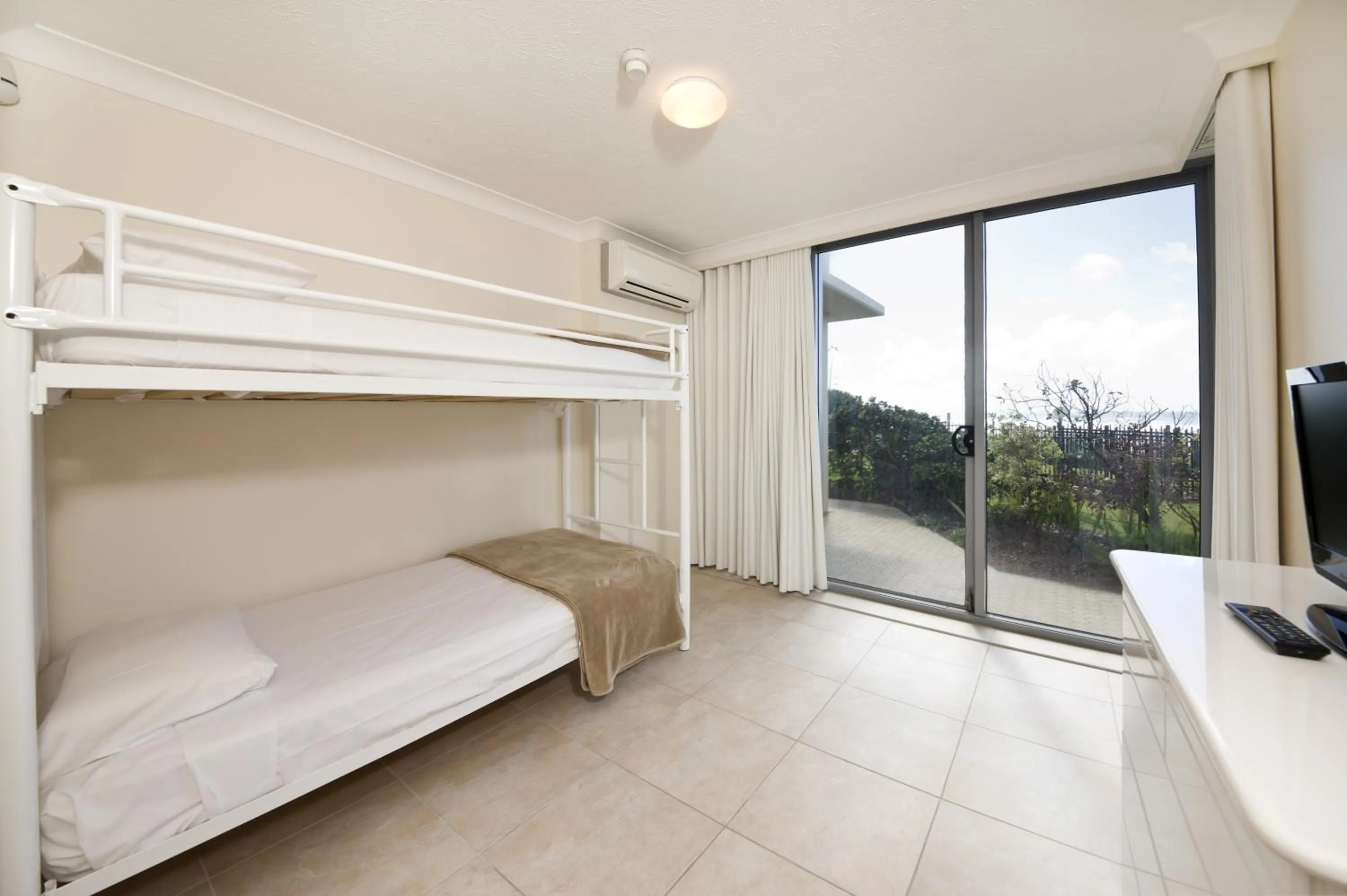 Bedroom, Bed in Berkeley on the Beach