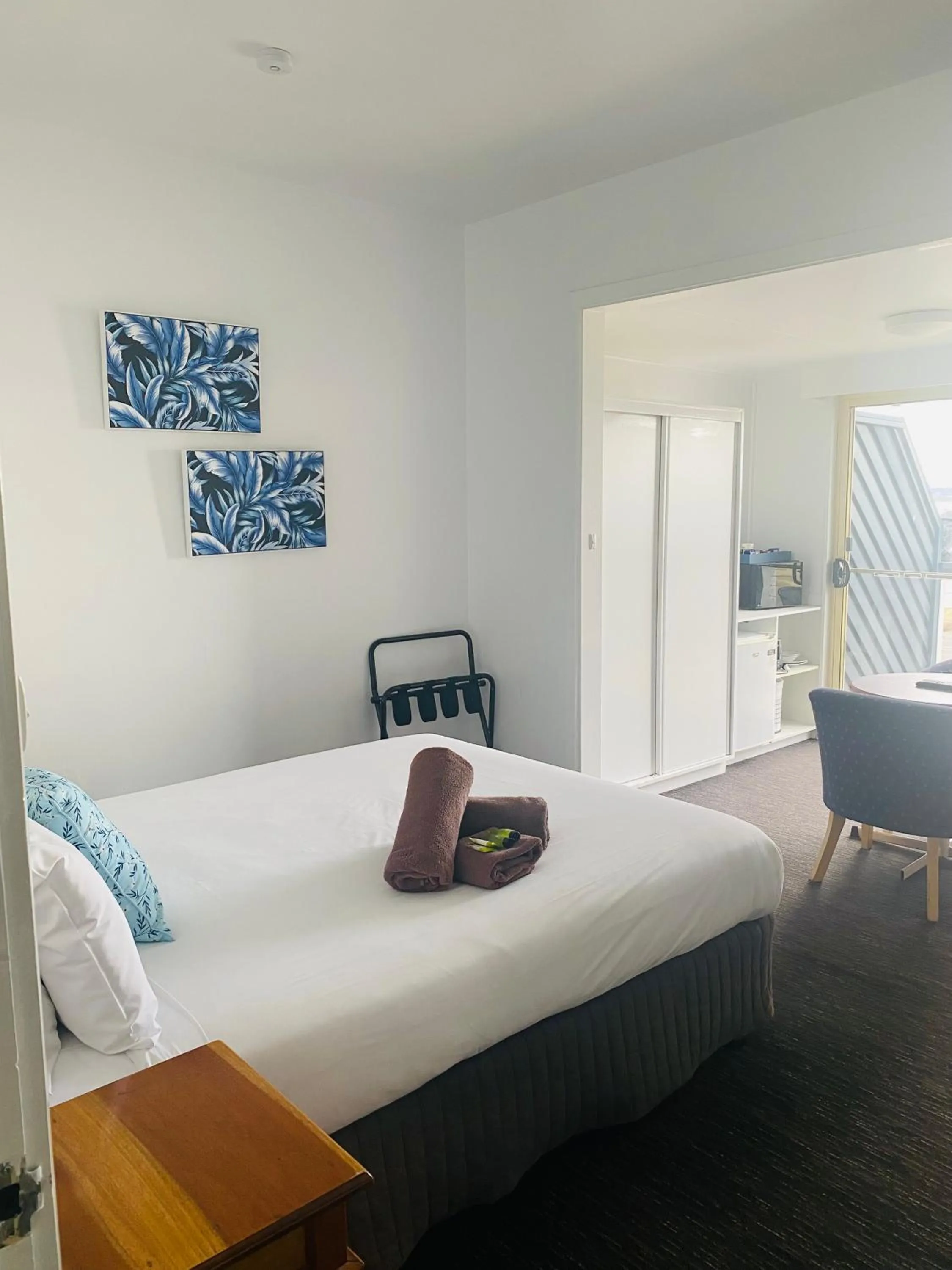 Bed in Swansea Motor Inn Tasmania