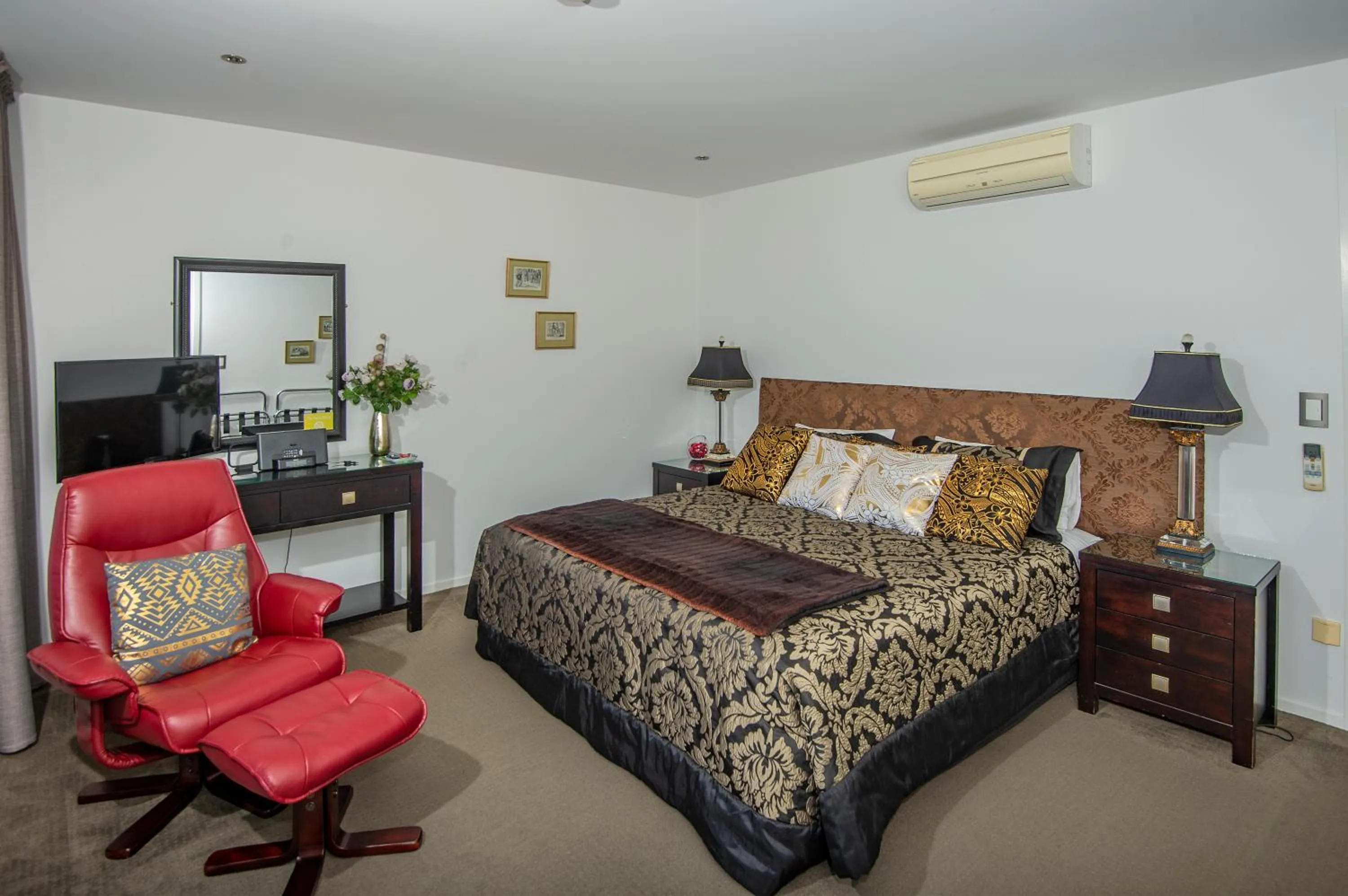 Bed in Tarlton's Lodge