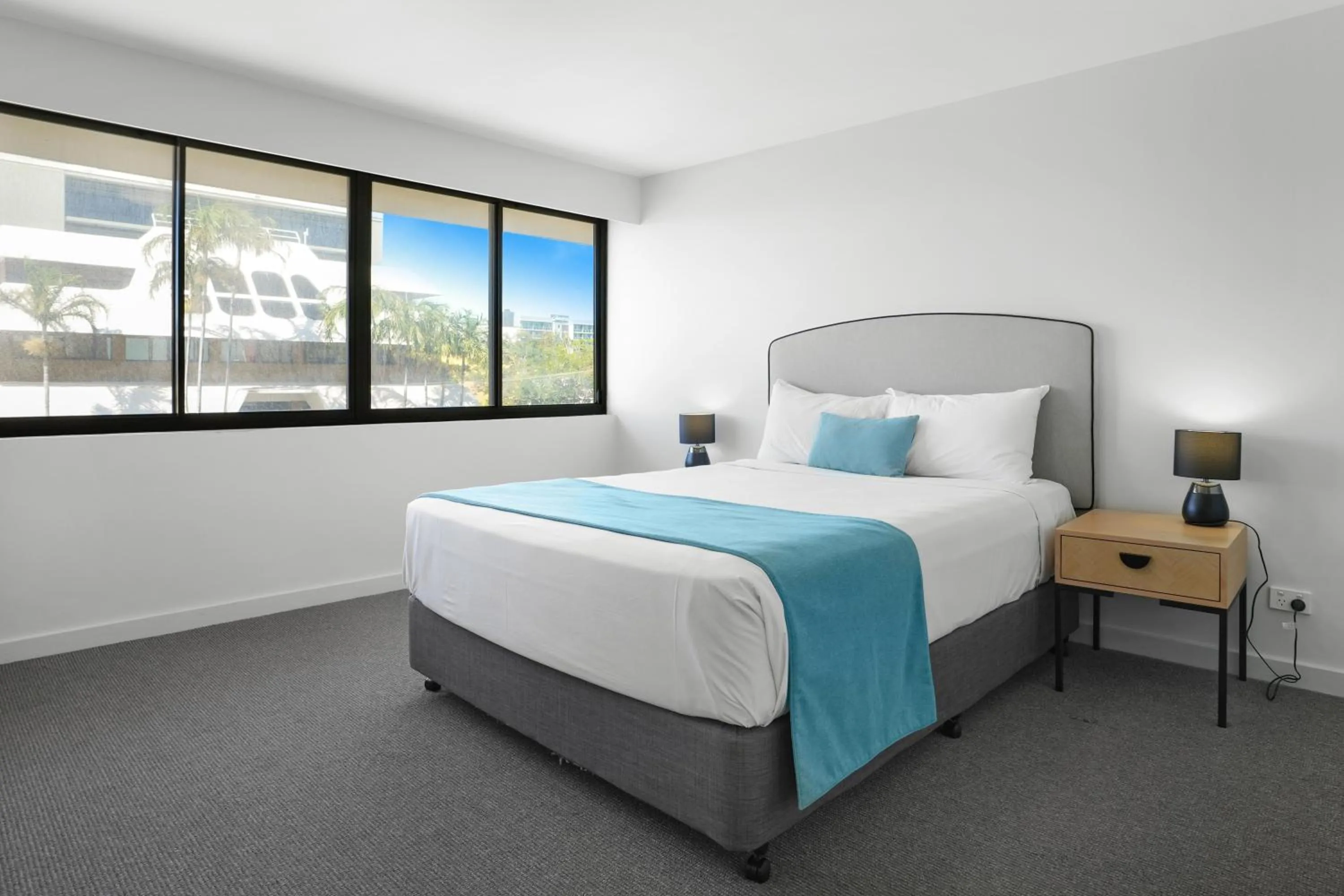 Bed in Gladstone Reef Hotel Motel