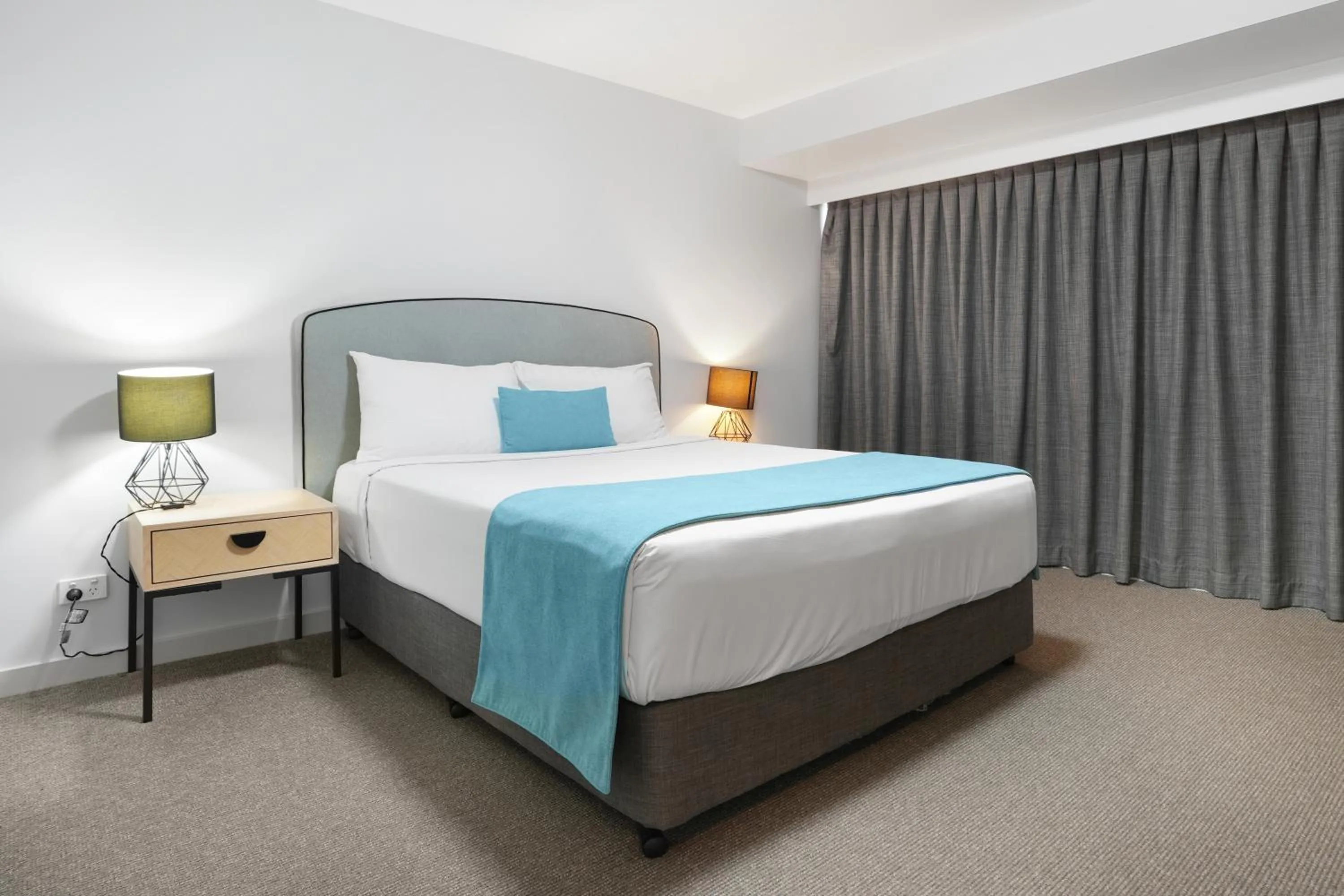 Bed in Gladstone Reef Hotel Motel