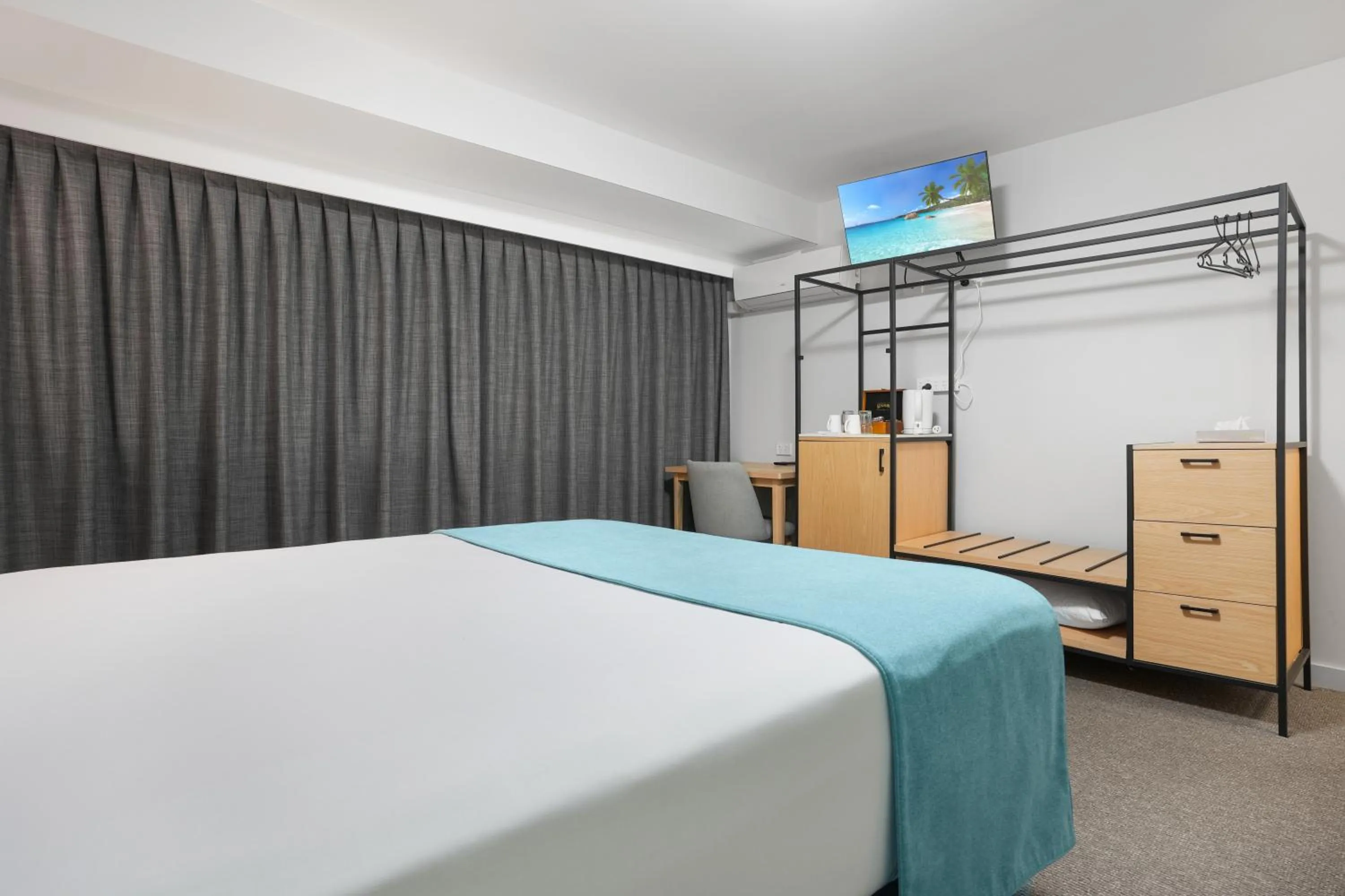 Bed in Gladstone Reef Hotel Motel