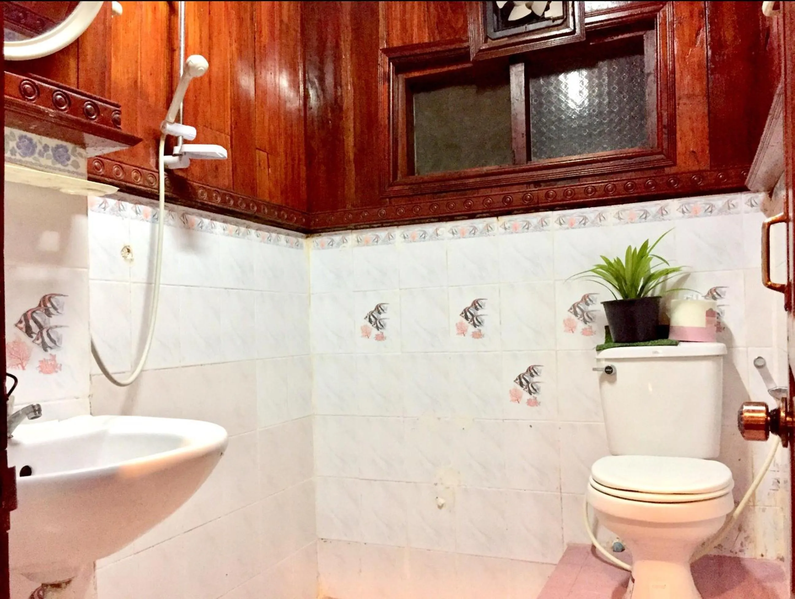 Shower in Soutikone1 Guesthouse