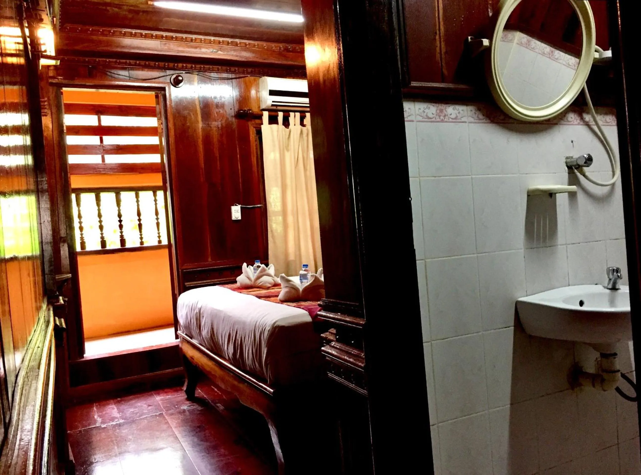 Bathroom, Bed in Soutikone1 Guesthouse