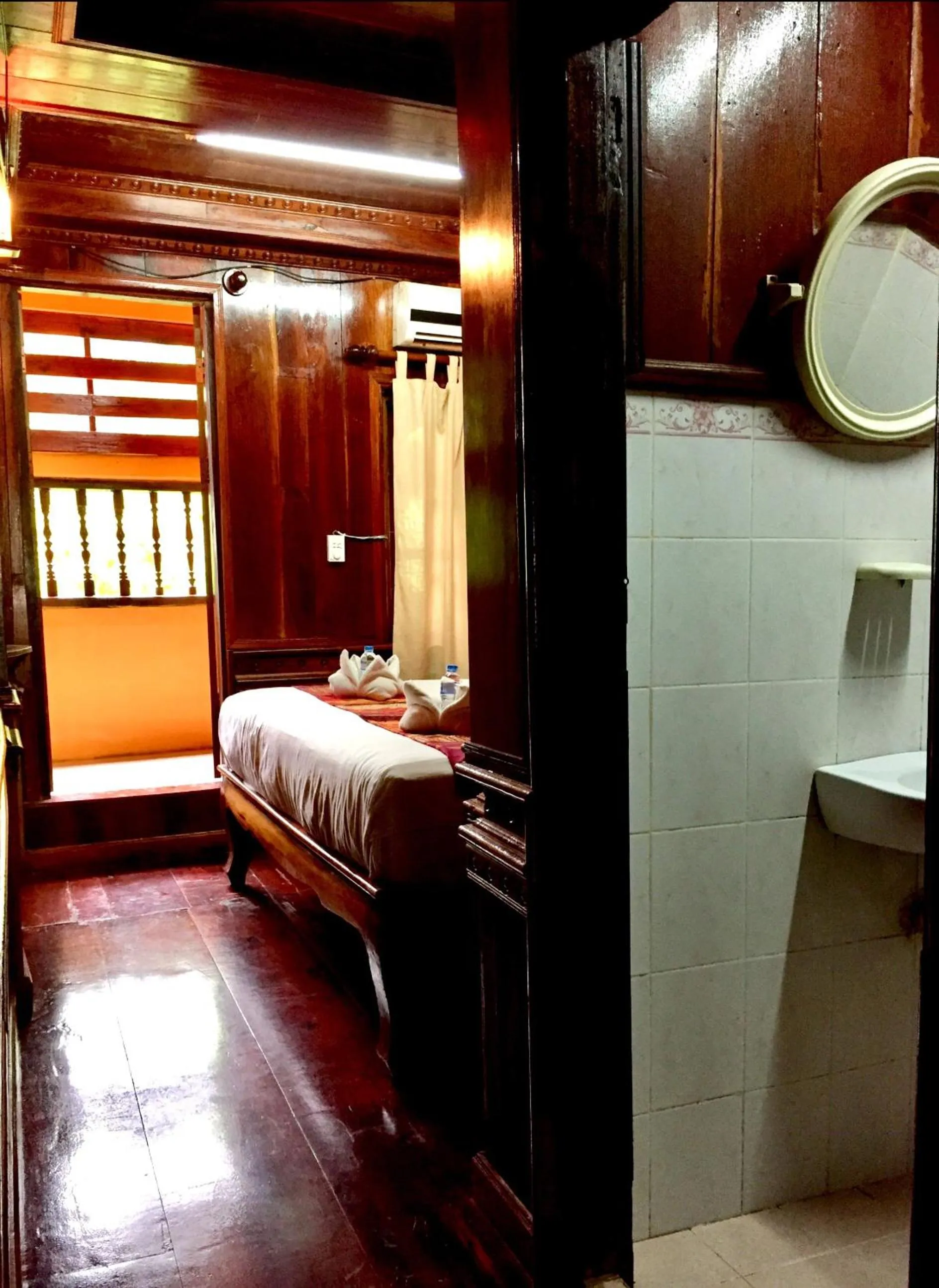 Bathroom, Bed in Soutikone1 Guesthouse