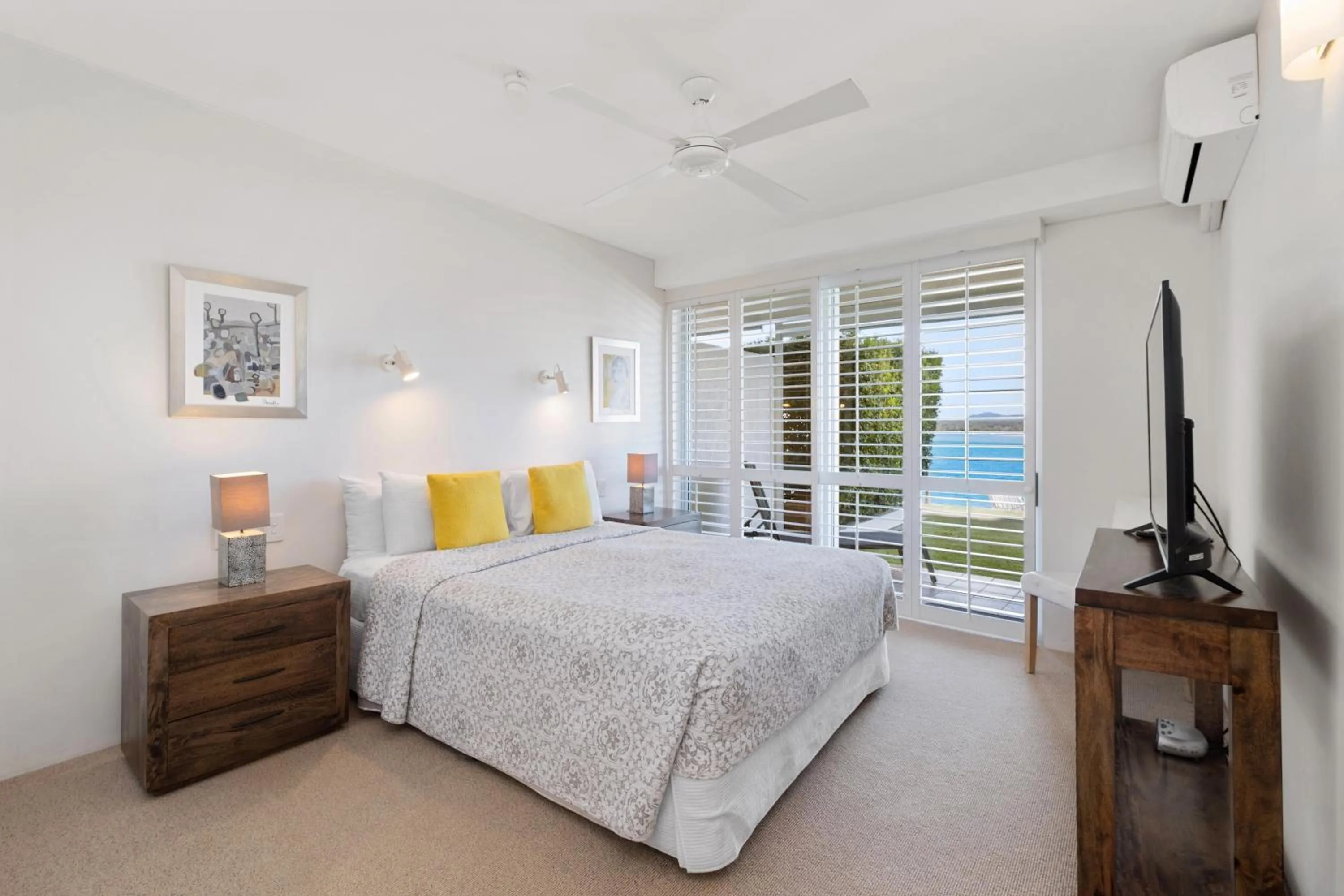 Bed in Las Rias Holiday Apartments